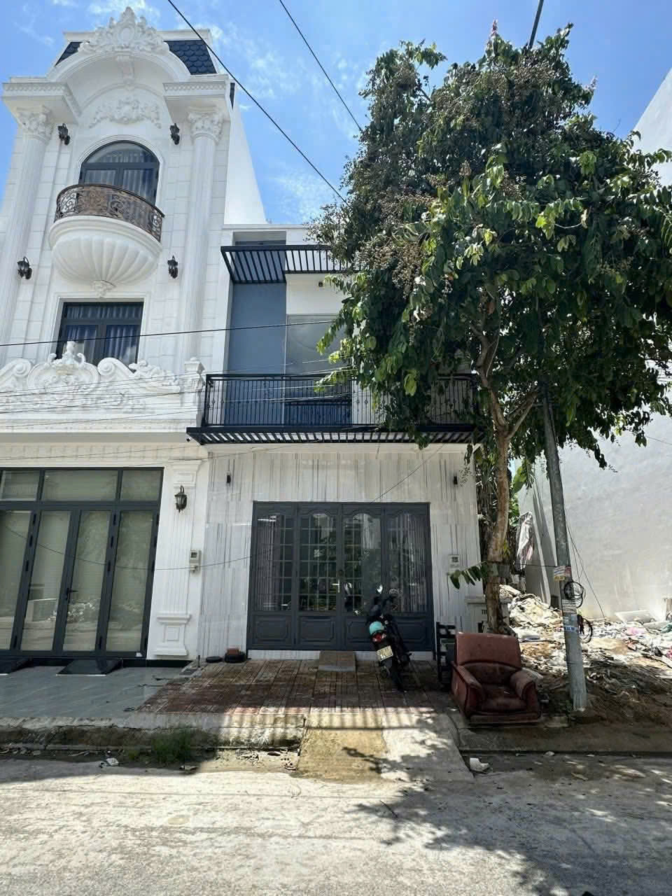  93. Nhà 7,5 triệu 3 phòng ngủ gần bến xe Hồng Loan 