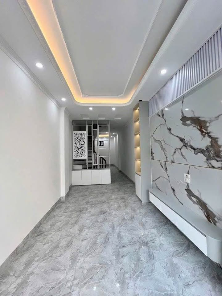  Bán Nhà mới Thạch Bàn 41m 5 tầng 4 ngủ nhỉnh 7 tỷ chỉ 1 căn duy nhất không có căn thứ hai 