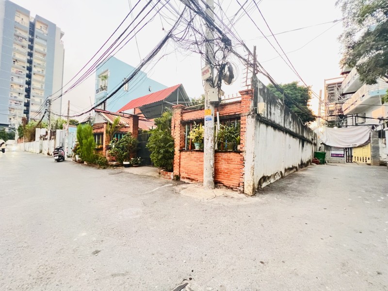  Bán nhà trong ngõ đường số 8, Linh Trung, Thủ Đức, TP HCM - Diện tích 194m2, cấp 4. Giá 10,9 tỷ, sổ hồng. Liên hệ: 0933125879. 