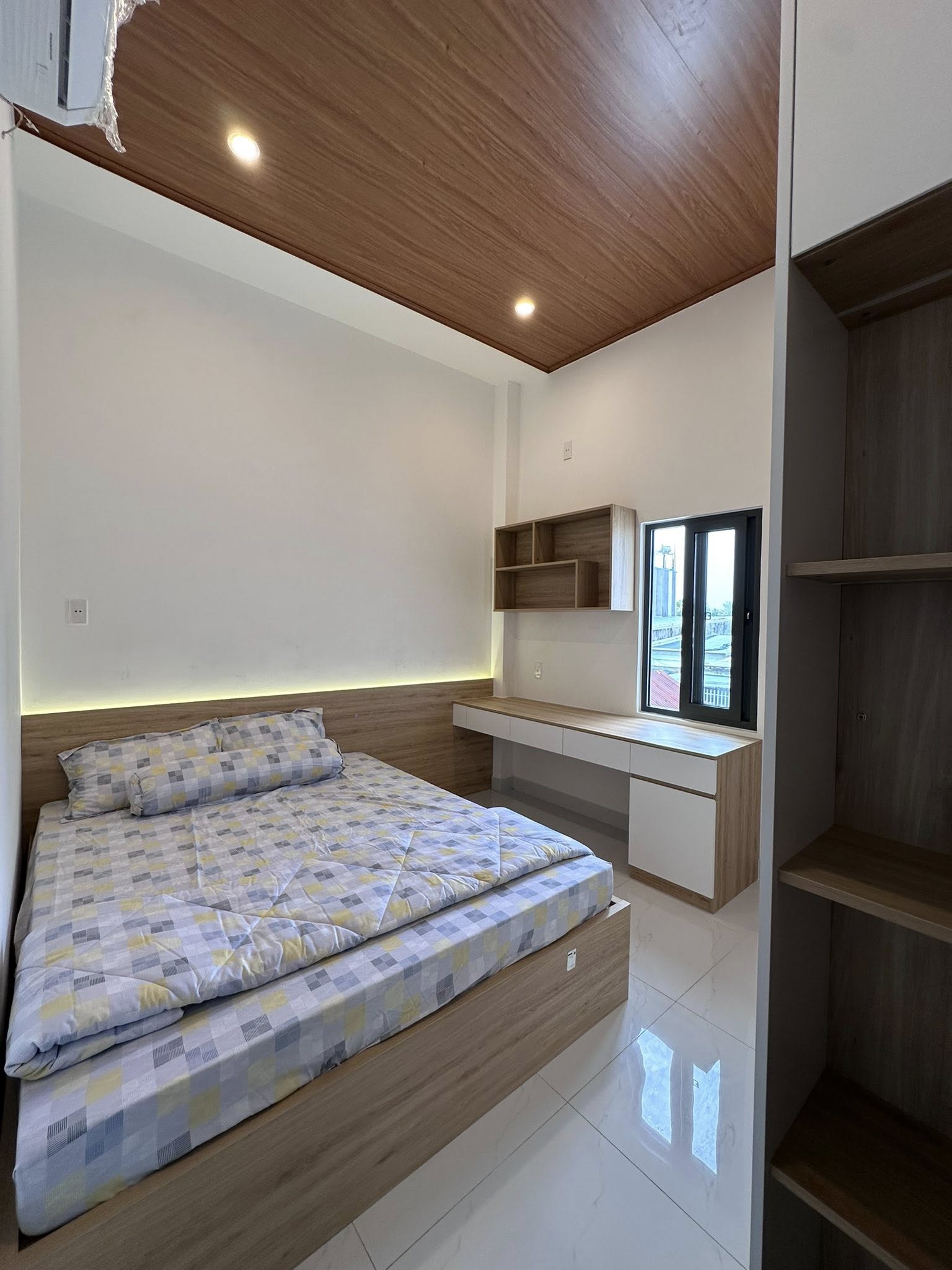  ????????Bán nhà 2 tầng đường 7,5m Nguyễn Công Hoan - trục đường kinh doanh 