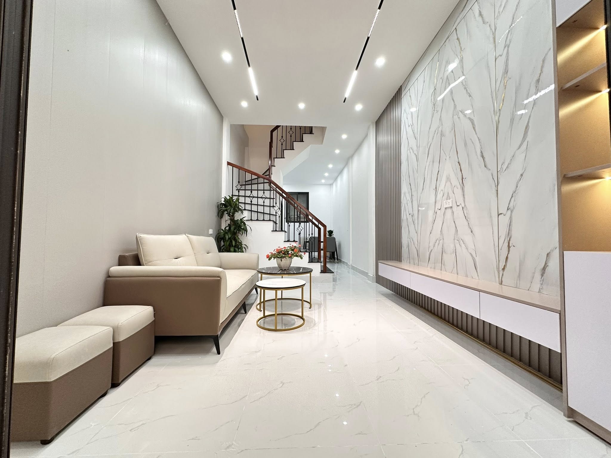  Nhà đẹp Ngõ 282 Kim Giang - Lô góc- 38m*4,5 tầng - ô tô đỗ cách 10m. Giá nhỉnh 9 tỷ 