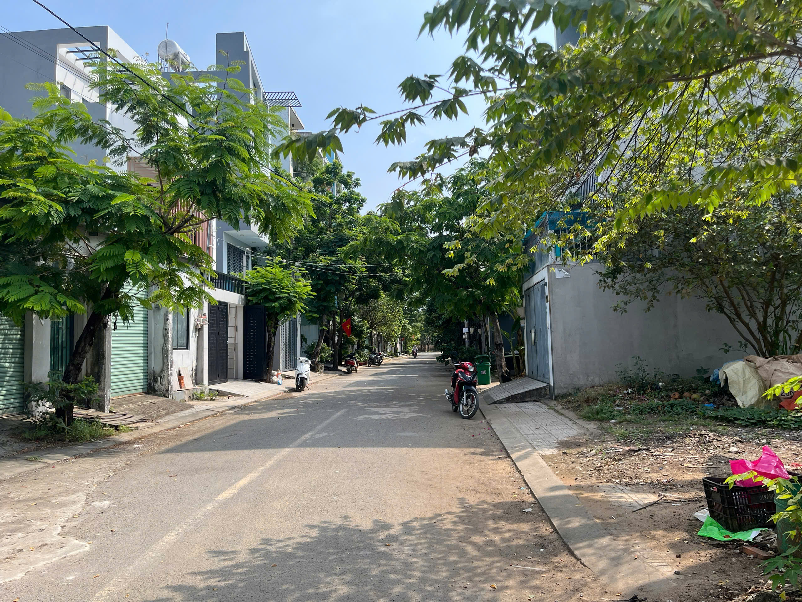  Hàng Hiếm-Đất Giá rẻ Long Trường-111M2-Sổ Riêng--Gần Chợ-4,4 Tỷ Thương Lượng 