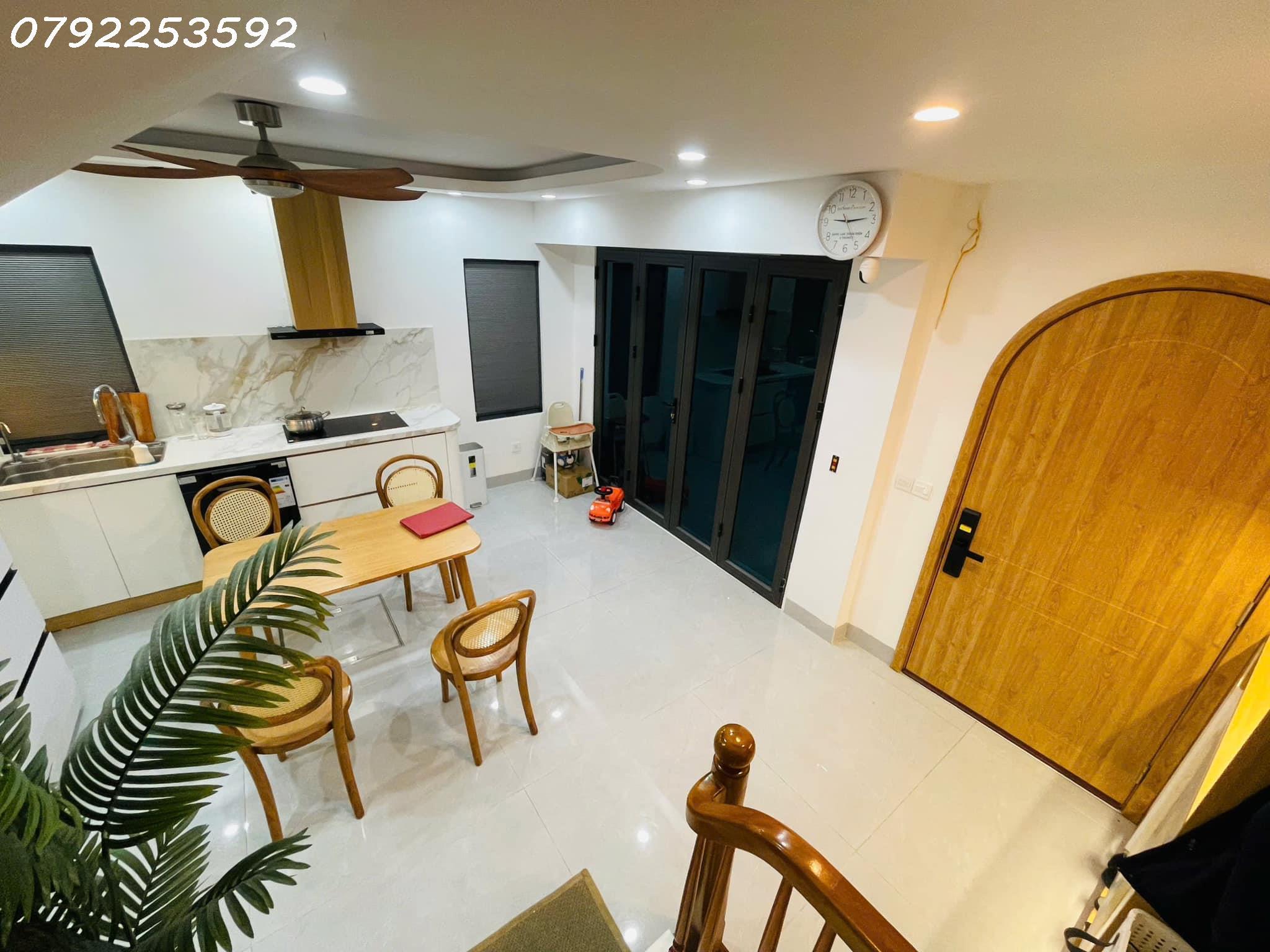  Bán Nhà Phố Trần Duy Hưng. Cầu Giấy. Diện Tích 30m. x6 Tầng. Mặt tiền 5.7m. Giá bán 14.8 tỷ. 