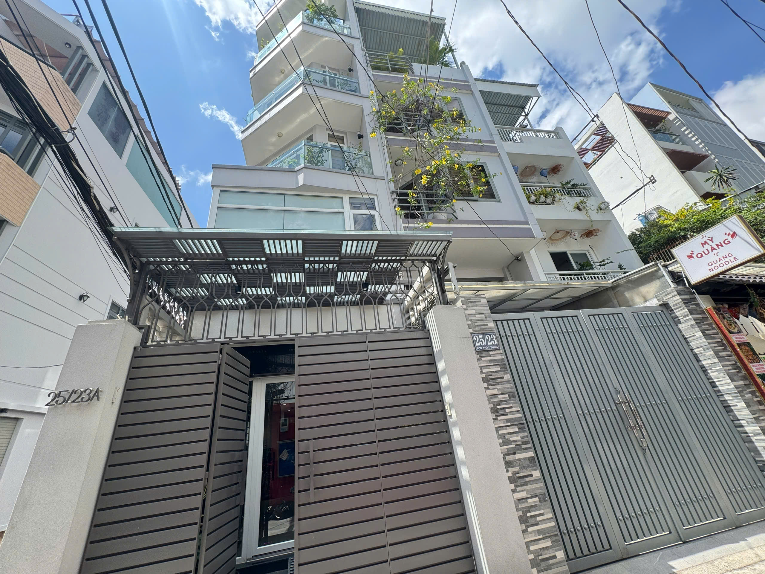  BÁN SIÊU PHẨM CHDV VIP 2 MẶT TIỀN HXH THÔNG Đ. TÔN THẤT TÙNG Q.1 - ĐÓN LƯỢNG KHÁCH TÂY LƯU TRÚ ĐÔNG * Liên hệ GIANG GIANG: 093.86.76.685 