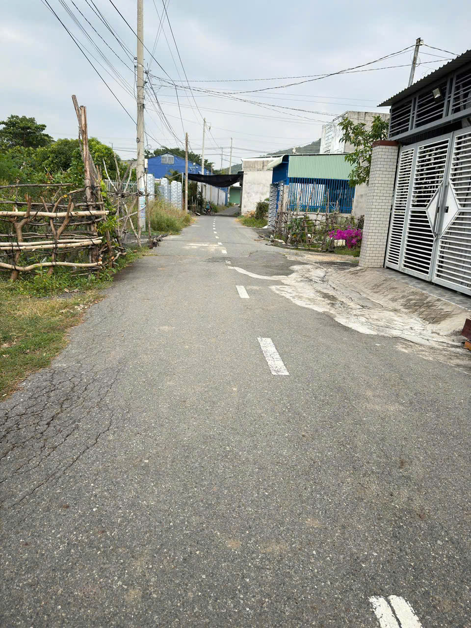  Chủ bán 3000mv 300 thổ cư , 2 mặt tiền trước sau  khu dân cư tam an hcm 