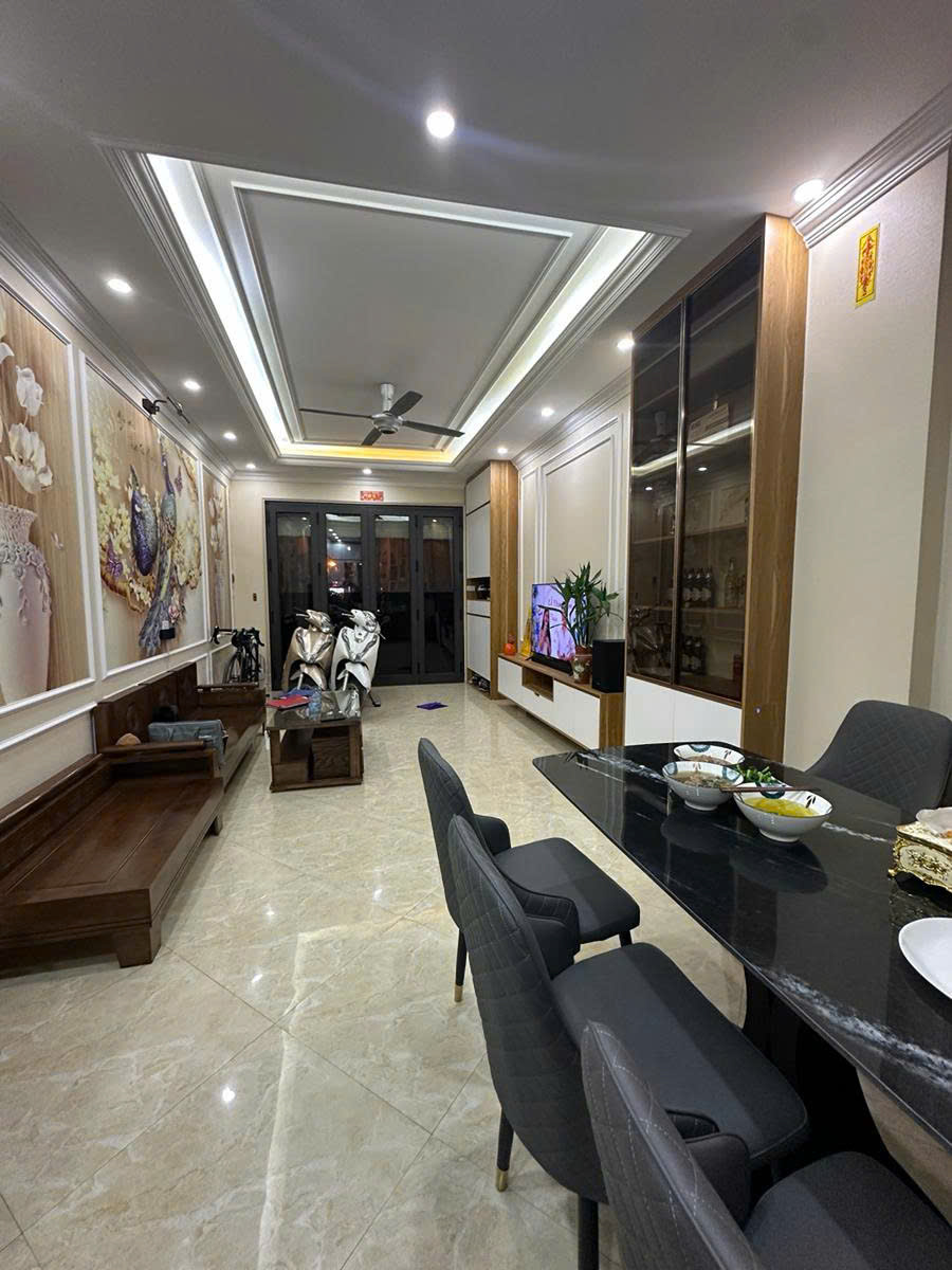  BÁN GẤP NHÀ  LĨNH NAM  GẦN CHỢ ĐẦU MỐI ĐỀN LỪ, NHÀ ĐẸP Ở NGAY DT 38M GIÁ 8X TỶ GẦN CÁC TRƯỜNG ĐẠI HỌC 