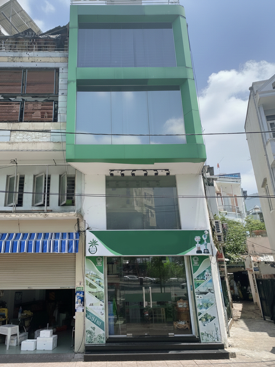  T2059 ???? nhà Mặt tiền Phạm Văn Đồng Gò Vấp, SHR, Lô góc, 4 tầng, 5.x tỷ 