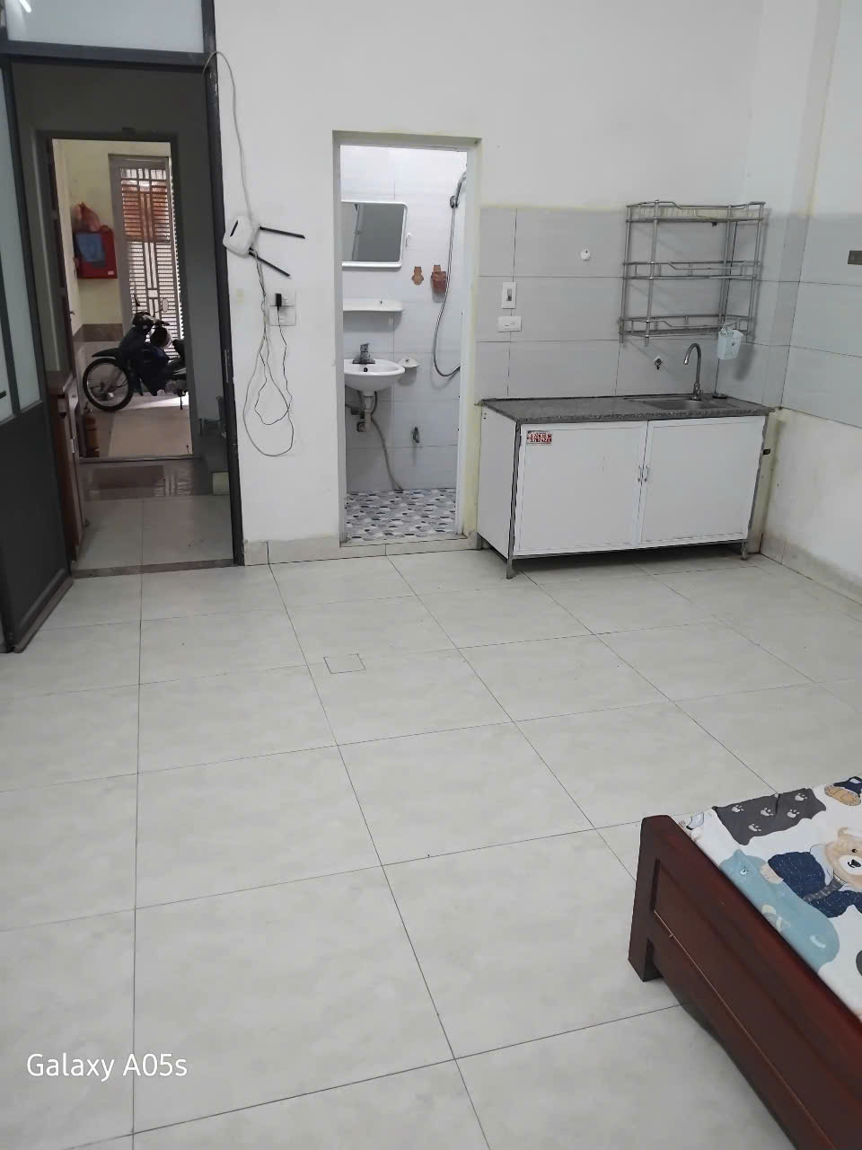  Nhà 1B ngõ 43 Trung Kính phòng 25m2, khép kín 3.8tr 