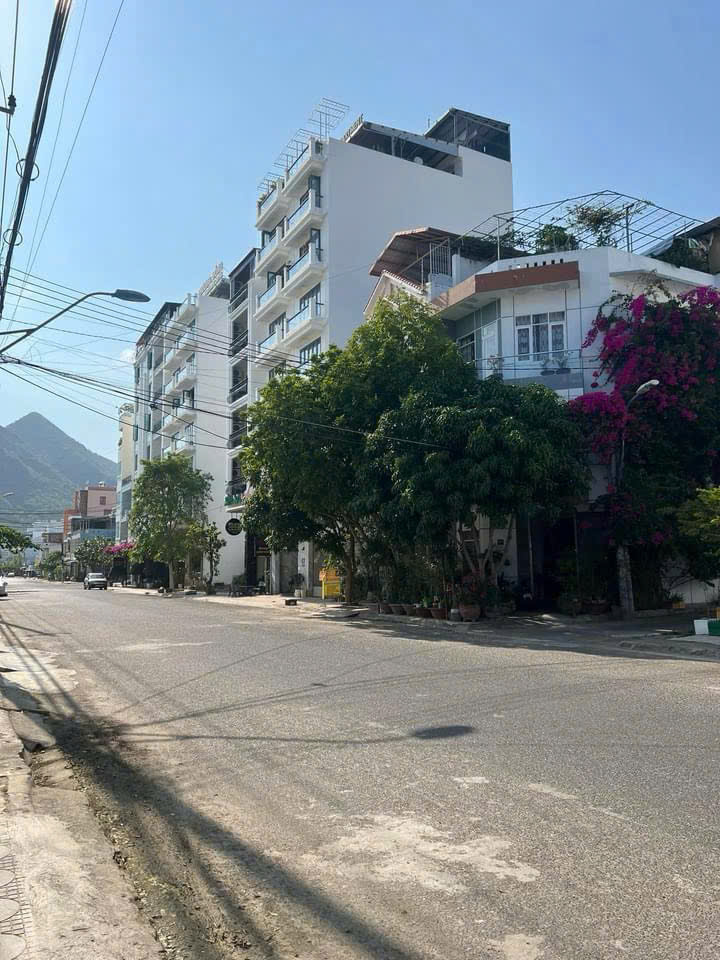  BÁN NHÀ 3 TẦNG SIÊU ĐẸP – MẶT TIỀN ĐƯỜNG LÝ THÁI TỔ, BẮC  NHA TRANG Diện tích: 92m² Giá bán: 8,9 tỷ ( tl) 