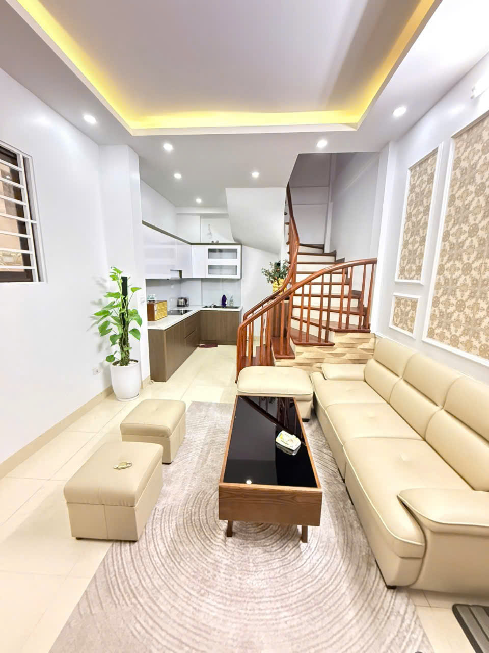  Trung tâm Đống Đa – Pháo Đài Láng – nhà mới full nội thất – chỉ 9.5 tỷ  lh 0975124520 