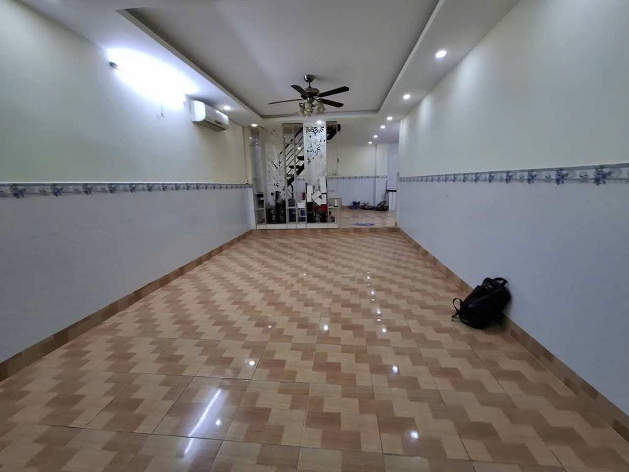  T2077 ???????? nhà Trần Bình Trọng GV, SHR, Nở hậu, HXH, 2 tầng, 4x18m, 4.x tỷ 