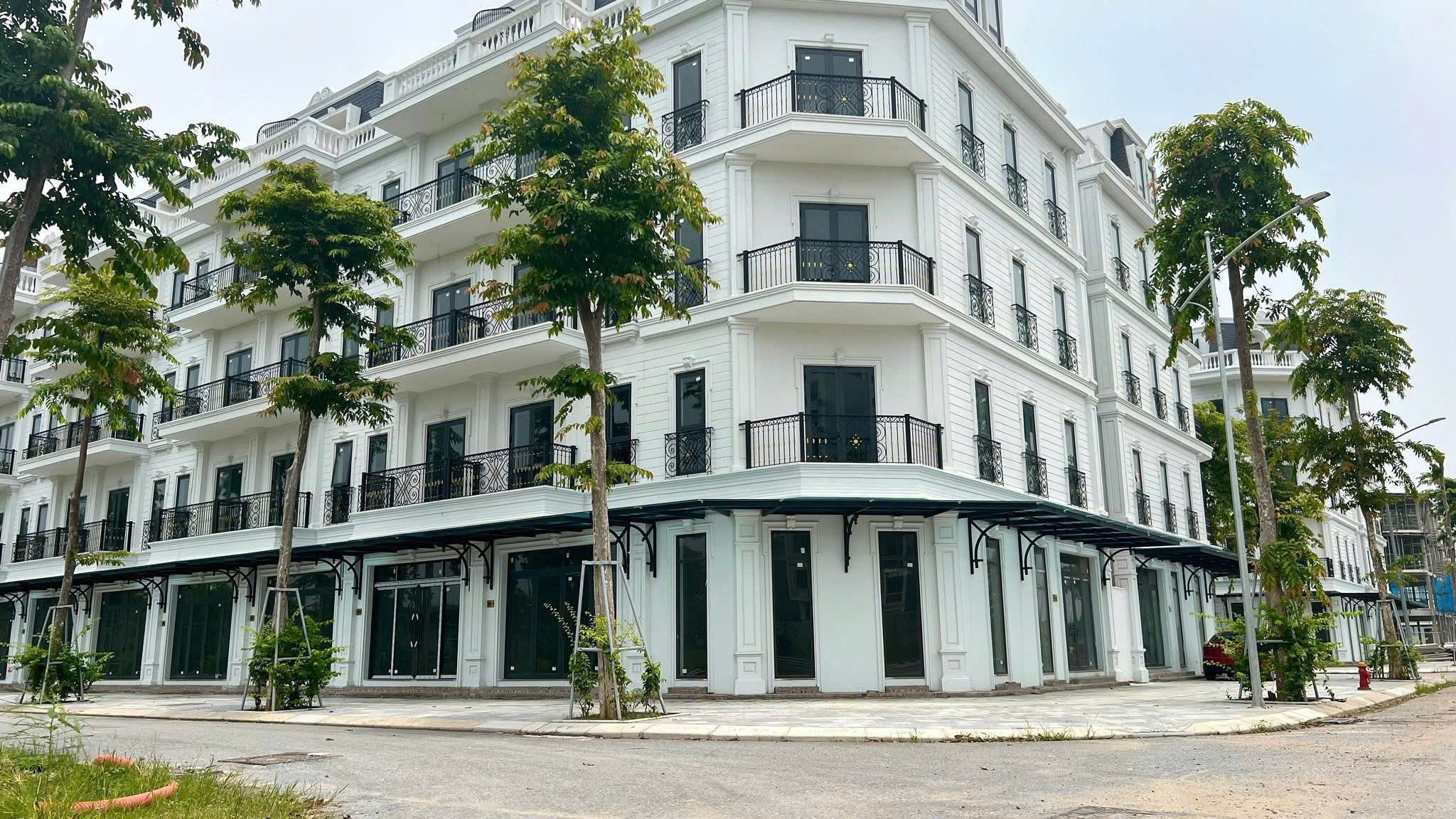  DUY NHẤT 1 CĂN LIỀN KỀ KHU ĐÔ THỊ MỚI ,ĐÔNG DƯƠNG,ĐỨC THƯỢNG ,HOÀI ĐỨC , HÀ NỘI ,BÁM MẶT ĐƯỜNG QUỐC LỘ 32, GIAO THÔNG THẬN TIỆN ,CÁCH VÀNH ĐAI 4 CHỈ 300M,
DIỆN TÍCH 80M NHÀ ,4,5 TẦNG 
GIÁ CHỈ 11X TỶ,
NHANH TAY GỌI EM ; 0964982442. 