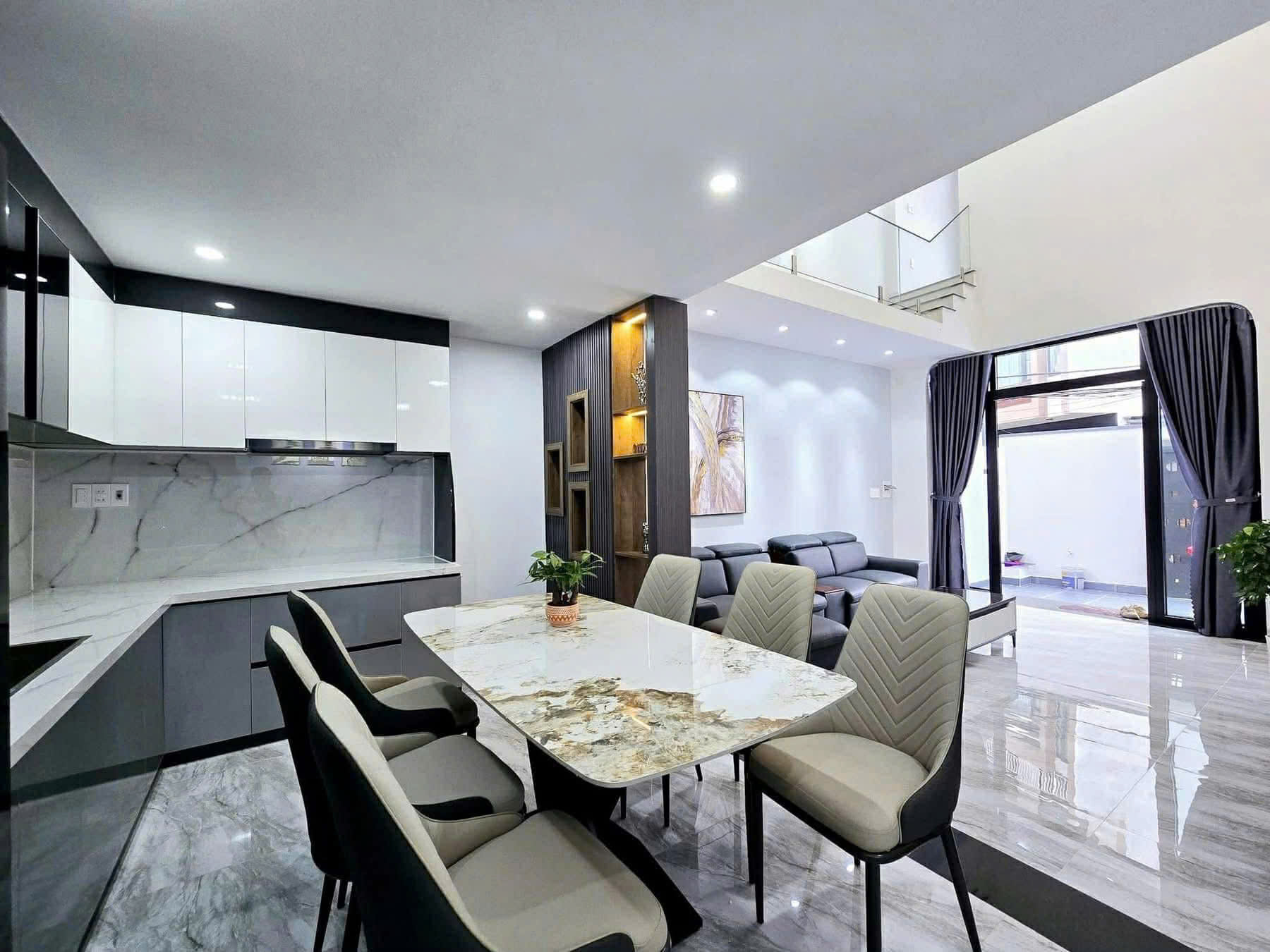  ► Sát Điện Biên Phủ, kiệt thông, đi bộ ra Công Viên, Siêu Thị, 70m2, ngang 5m, 2 tầng chắc đẹp ở ngay 