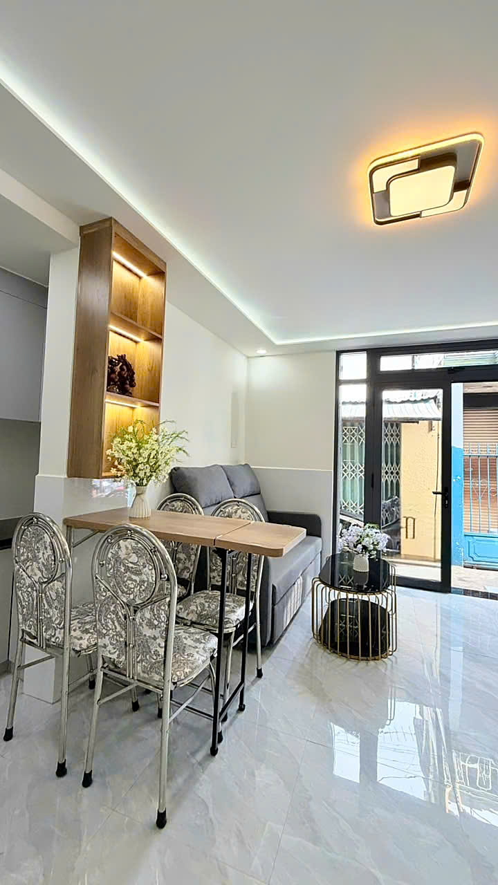  HẠ GIÁ MẠNH – TỪ 3,79 TỶ CÒN 3,4 TỶ  Nhà 2 tầng trung tâm – gần biển & Chợ Đầm 42,5m²  Giá mới: 3,4 tỷ  LH Mọi thông tin chi tiết vui lòng liên hệ em Trinh, Số chứng chỉ: KH - 25.000576 