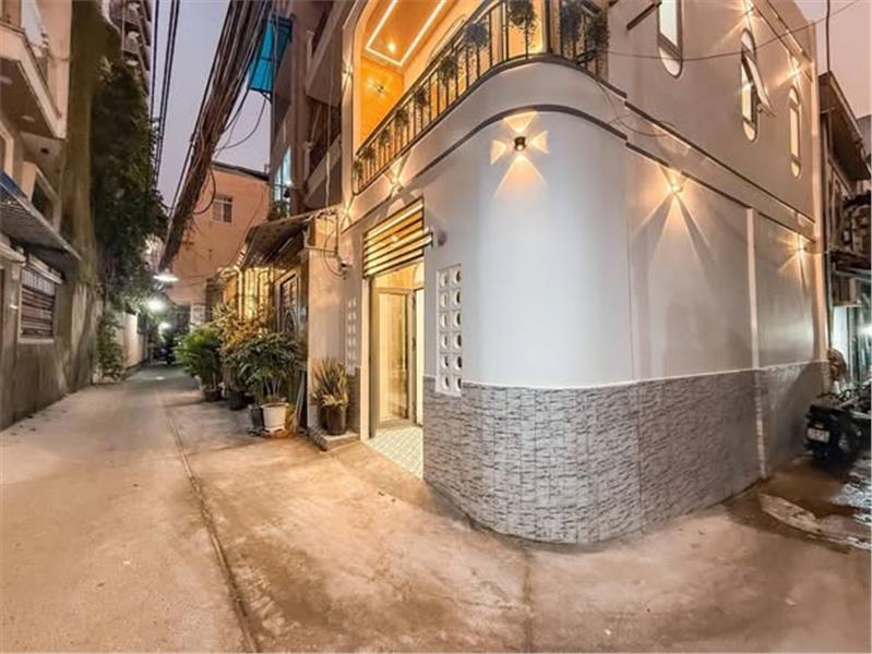  Nhà Đường Xô Viết Nghệ Tĩnh Quận Bình Thạnh Phường 21 Cũ (Phường Thạnh Mỹ Tây). 