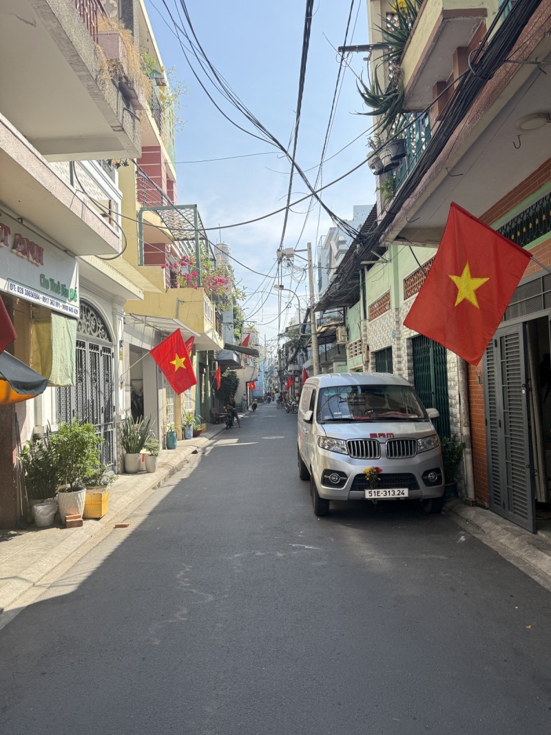  Bán nhà Mặt tiền Nguyễn Bá Tòng, ngay Khu Bàu Cát, 4x18m, 4 Tầng mới - 5PN, 10,9 tỷ. 