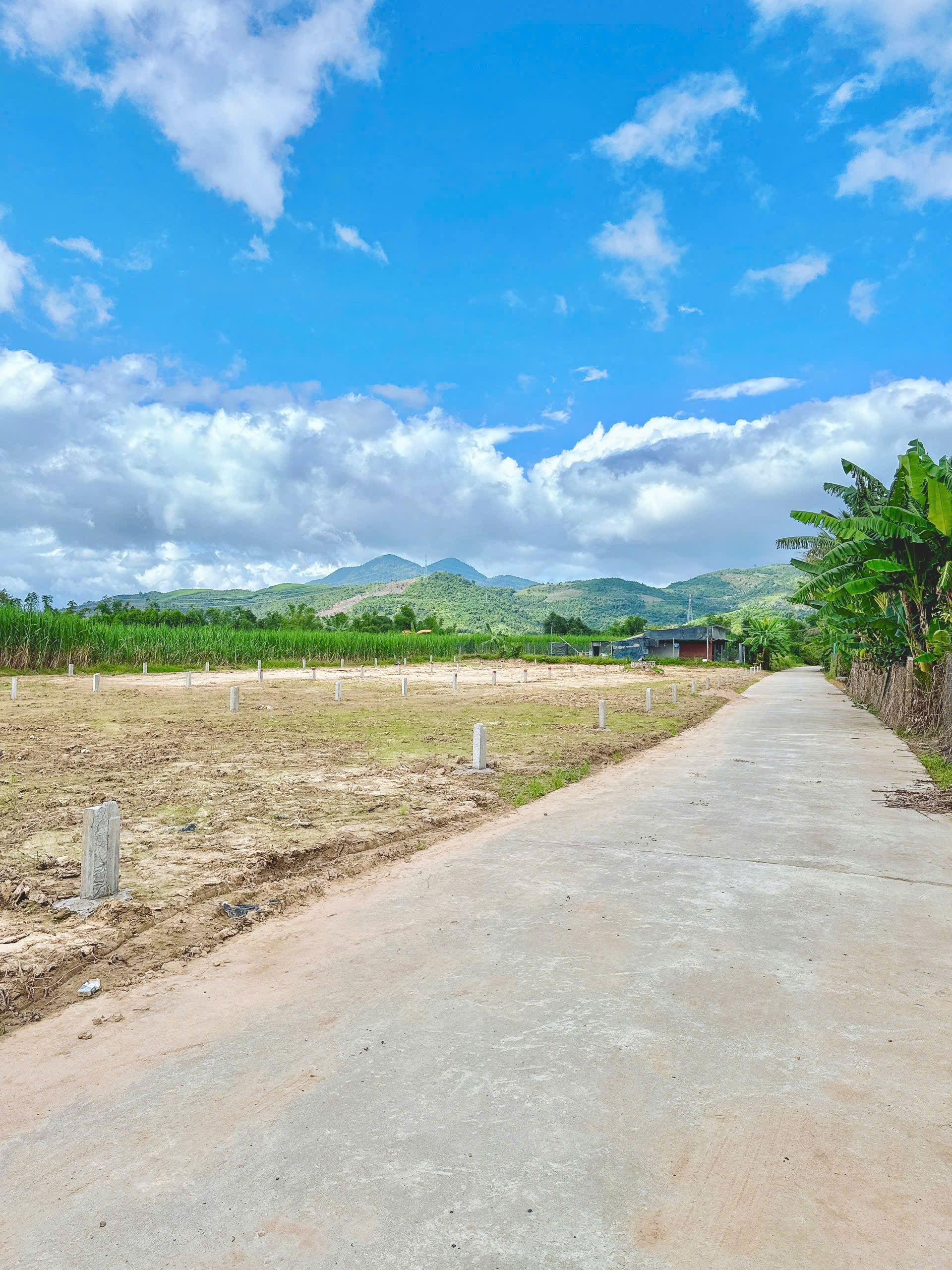  Bán 16 lô full thổ cư trung tâm xã Diên Phước( xã Diên Thọ mới) Diện tích: 130m2 Giá bán 490 Mọi thông tin chi tiết vui lòng liên hệ em 