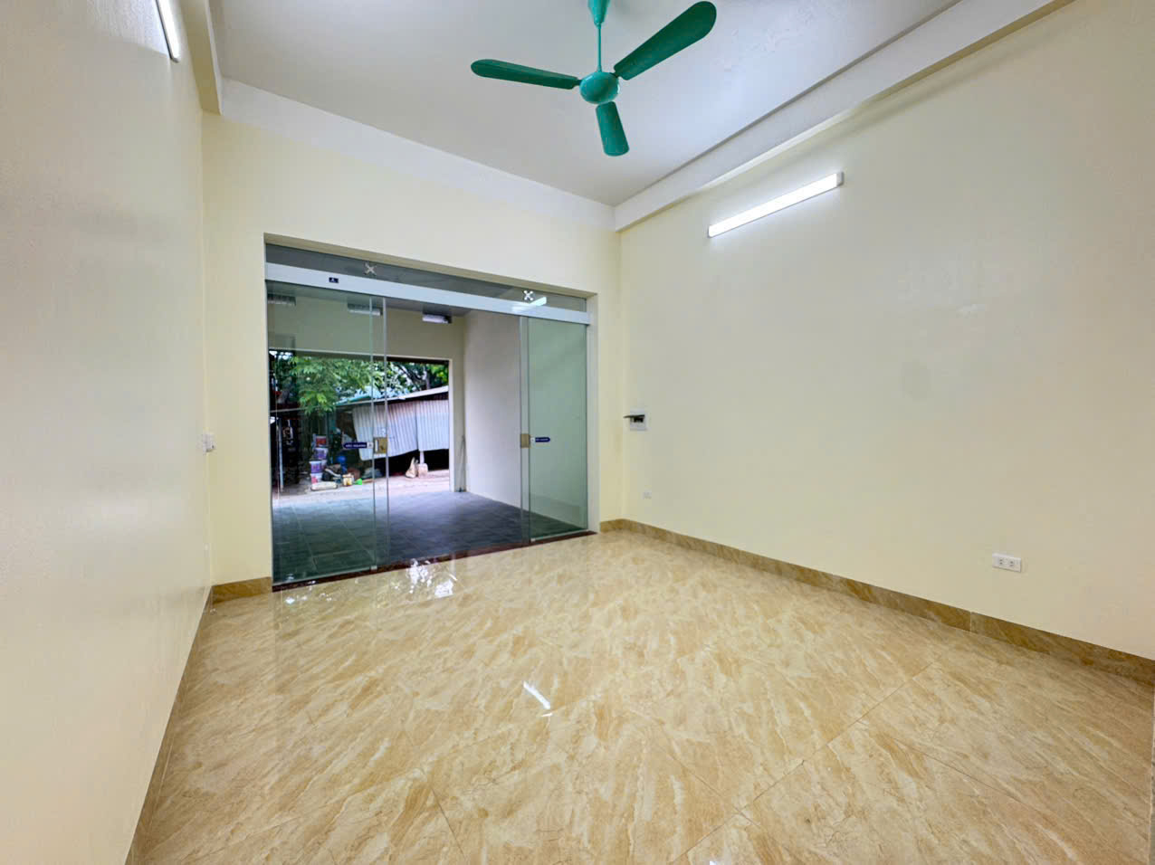  Cơ Hội Vàng: Nhà Mặt Chợ Chi Đông - Kinh Doanh Đắc Địa. 