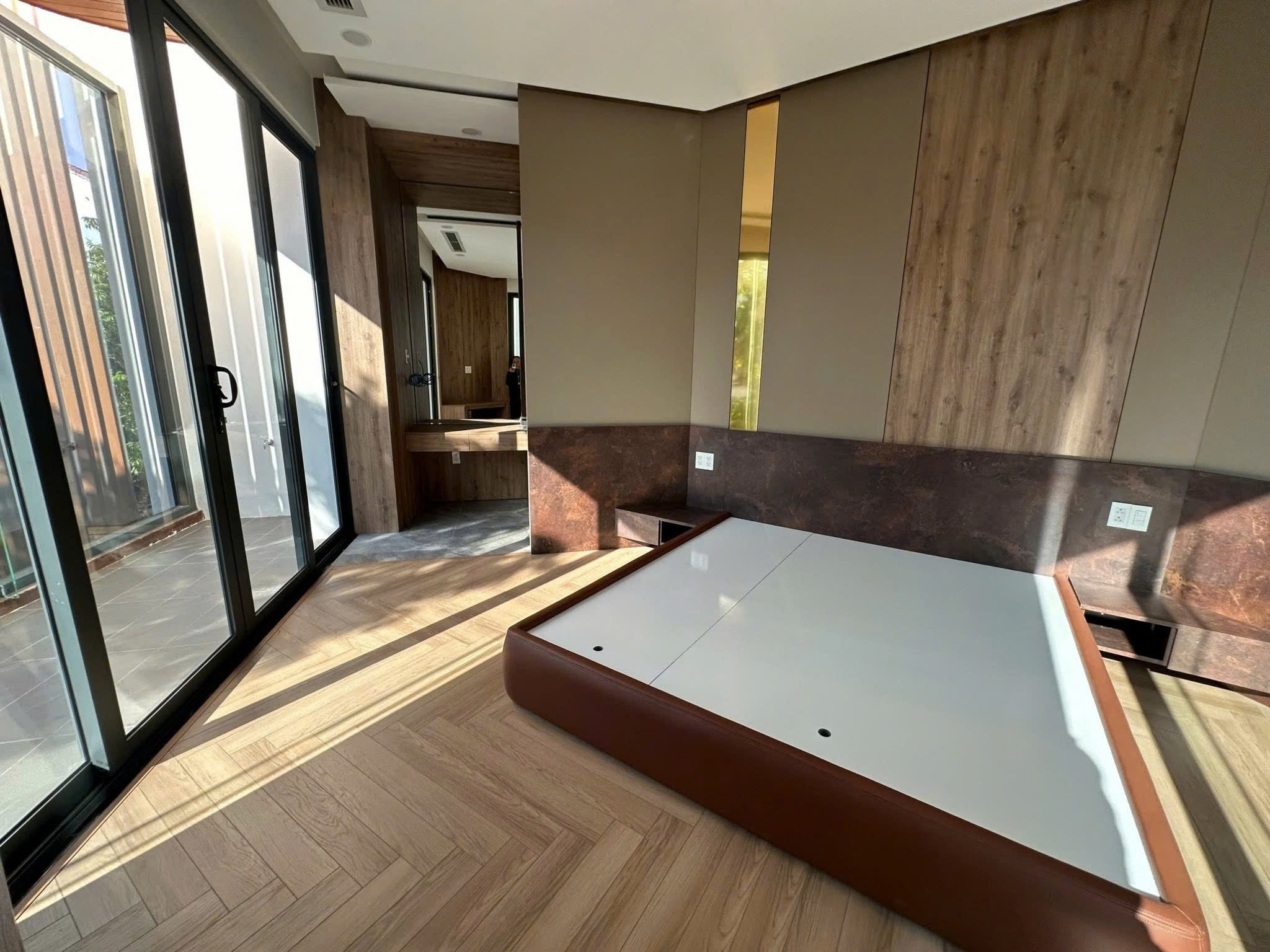  lên sóng 2 em Nhà mặt tiền siêu đẹp, siêu Vip tại Hải Châu, ngay trung tâm Tp Đà Nẵng. 