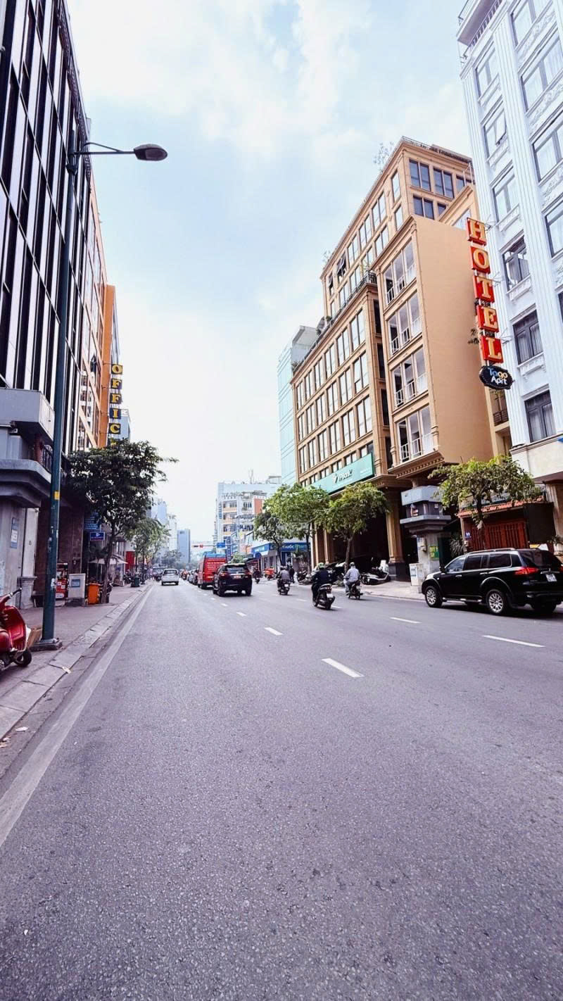  Bán nhà Mặt tiền Bạch Đằng - gần Đặng Văn Sâm, 6,2x15m, 4 tầng - 12 CHDV, chỉ 28 tỷ. 