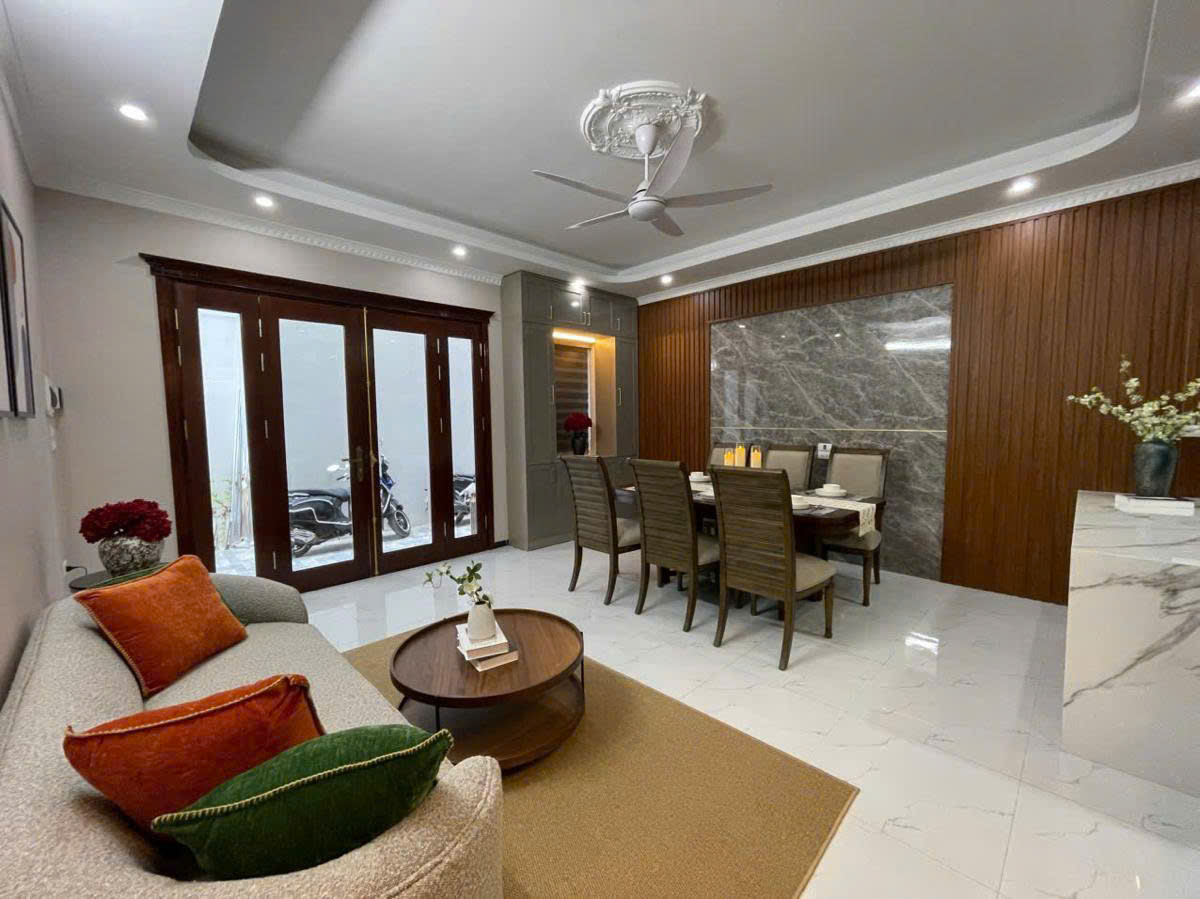  Bán nhà Ngọc Trì 35m 5 tầng MT5.6m thang máy lô góc hơn 9 tỷ 