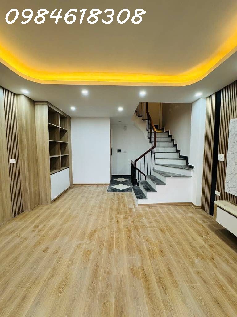  Vợ chồng trẻ bán nhà Cầu Giấy 33m² – 100m ra phố – Morning đỗ cửa – Chuyển nhà rộng hơn gần bố mẹ 