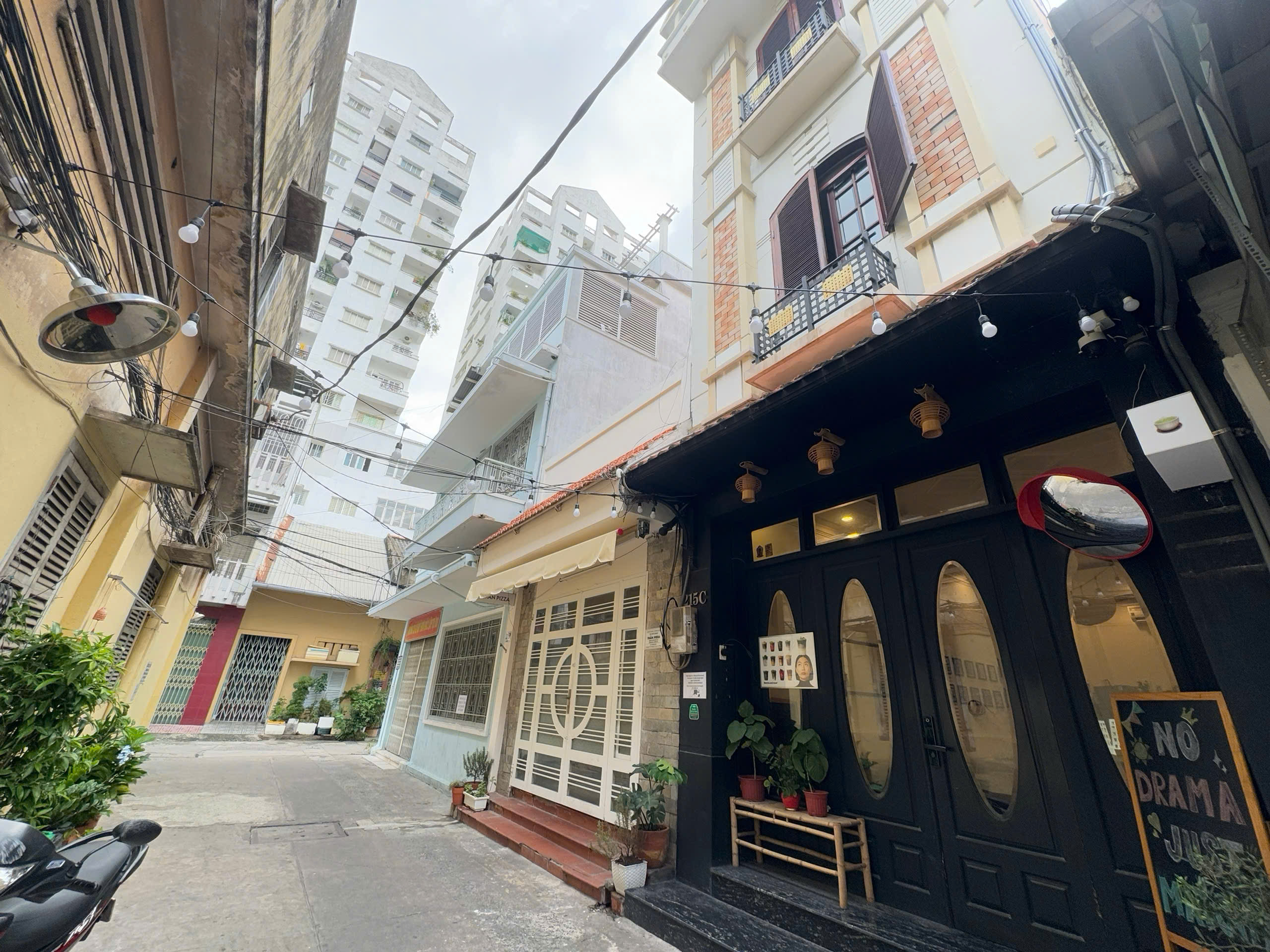  BÁN NHÀ 2 TẦNG - XE HƠI NGỦ TRONG NHÀ Đ. NGUYỄN TRÃI, QUẬN 1 - DT 84M2 - * LIÊN HỆ GIANG GIANG: 0938676685 