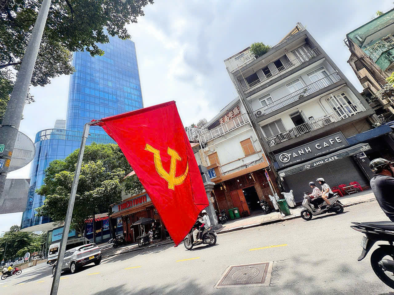  DUY NHẤT NHÀ BÁN MTKD Đ.NGUYỄN THÁI BÌNH , QUẬN 1 - 5,5M*16M - NGAY GÓC HÀM NGHI VỊ TRÍ SIÊU VIP 