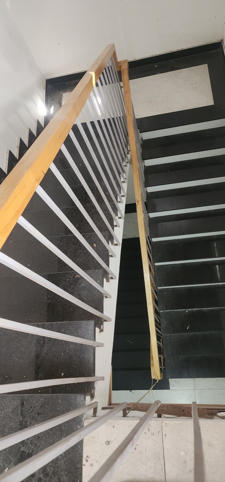  ► MT Hà Huy Giáp, ngay TT Hành Chính, 80m2, 4 tầng, 12 phòng, 10.x tỷ 