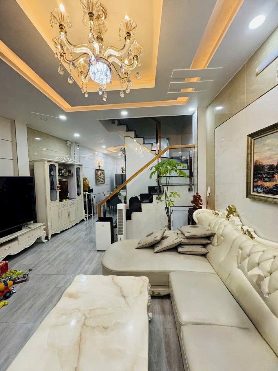  GIẢM SHOCK CÒN 9.9 TỶ -Hẻm ÔTô 8M_5 tầng+ST-4PN Ngang Hiếm 5.5m_Nhà Cực Đẹp Giáp Q10 