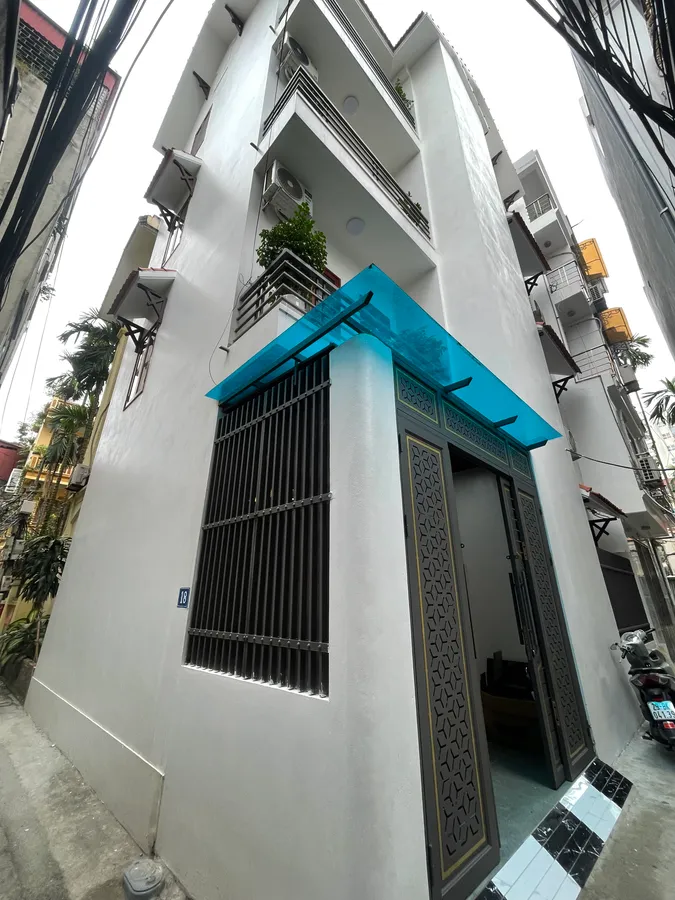  Gia Thuỵ, Nguyễn Văn Cừ  DT 60m - MT 8,5m  Lô góc 4 tầng thang máy  Nhích 14 tỷ 