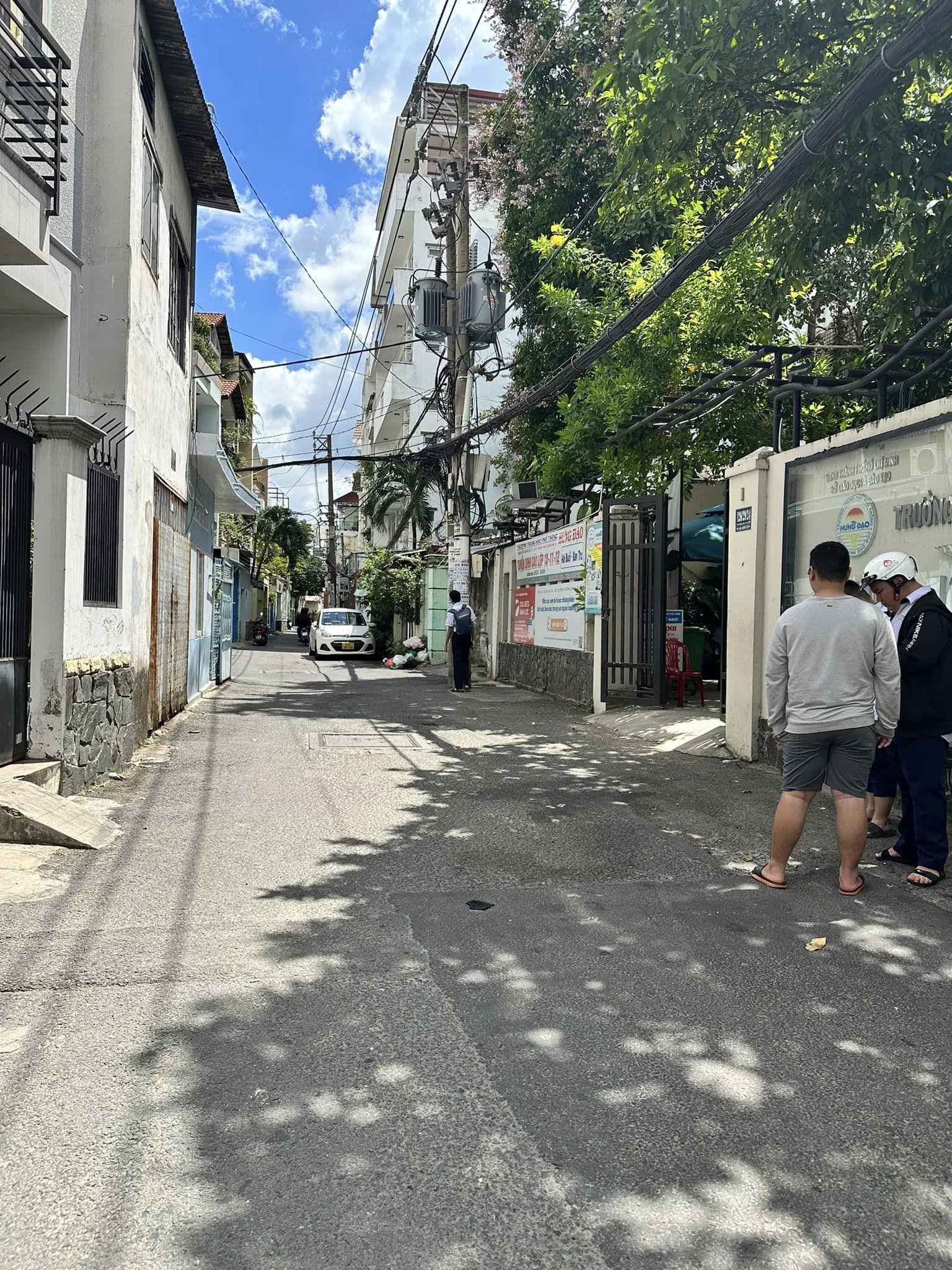  PHÚ NHUẬN - HẺM XE HƠI - 4 TẦNG BTCT - 72M² NỞ HẬU - GIÁ CHỈ 8.X TỶ 