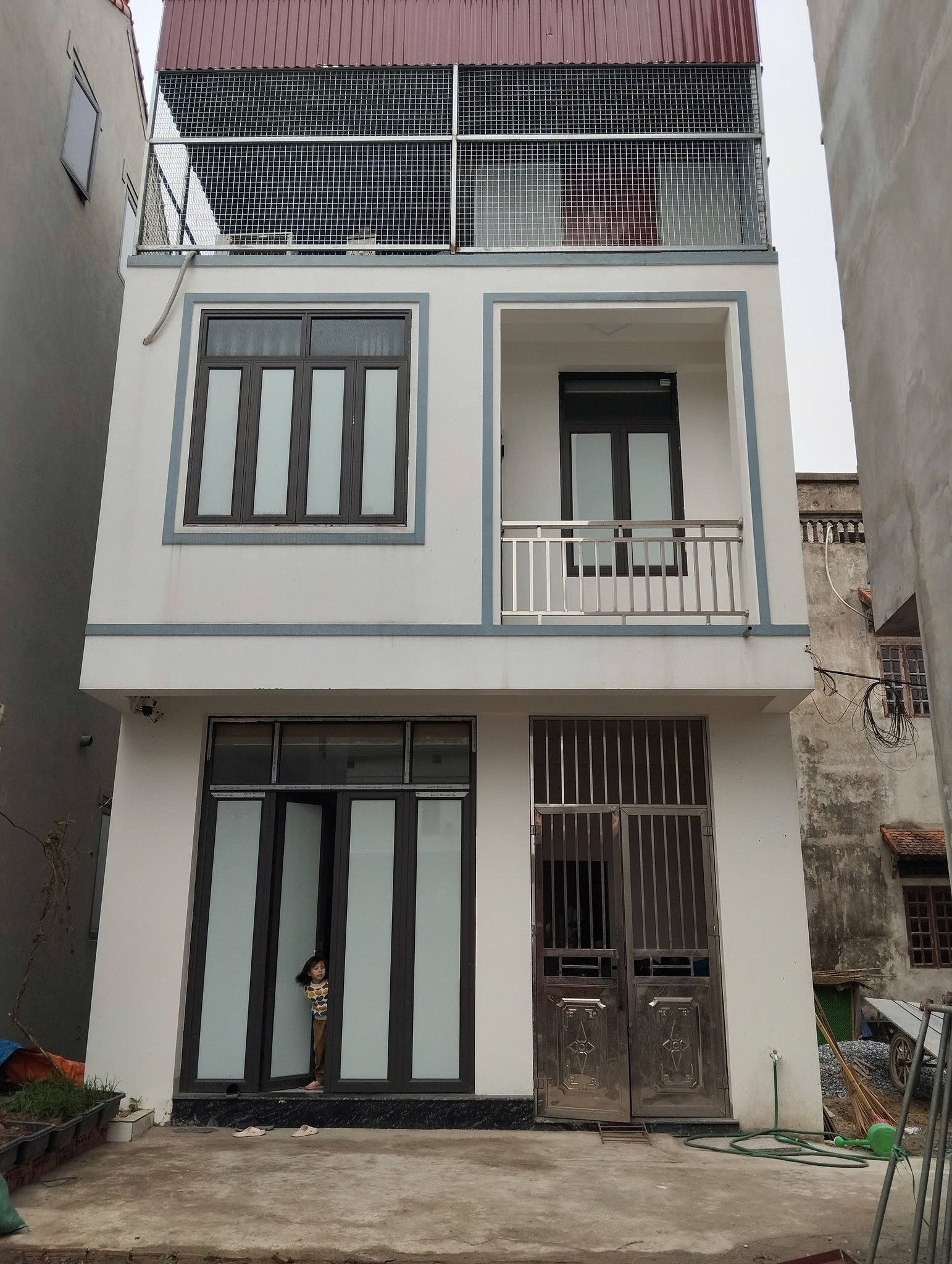  Chính chủ - Về quê làm ăn cần bán đất sẵn nhà 2,5 tầng kiên cố mới xây năm 2023 