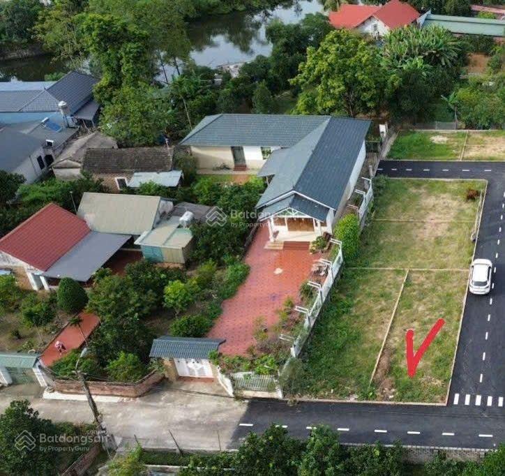  Cần tiền bán lô góc 100m có 2 mặt tiền đẹp đường chính thông 3 lối. Giá đầu tư. KĐT Hòa Lạc-Sơn Tây 