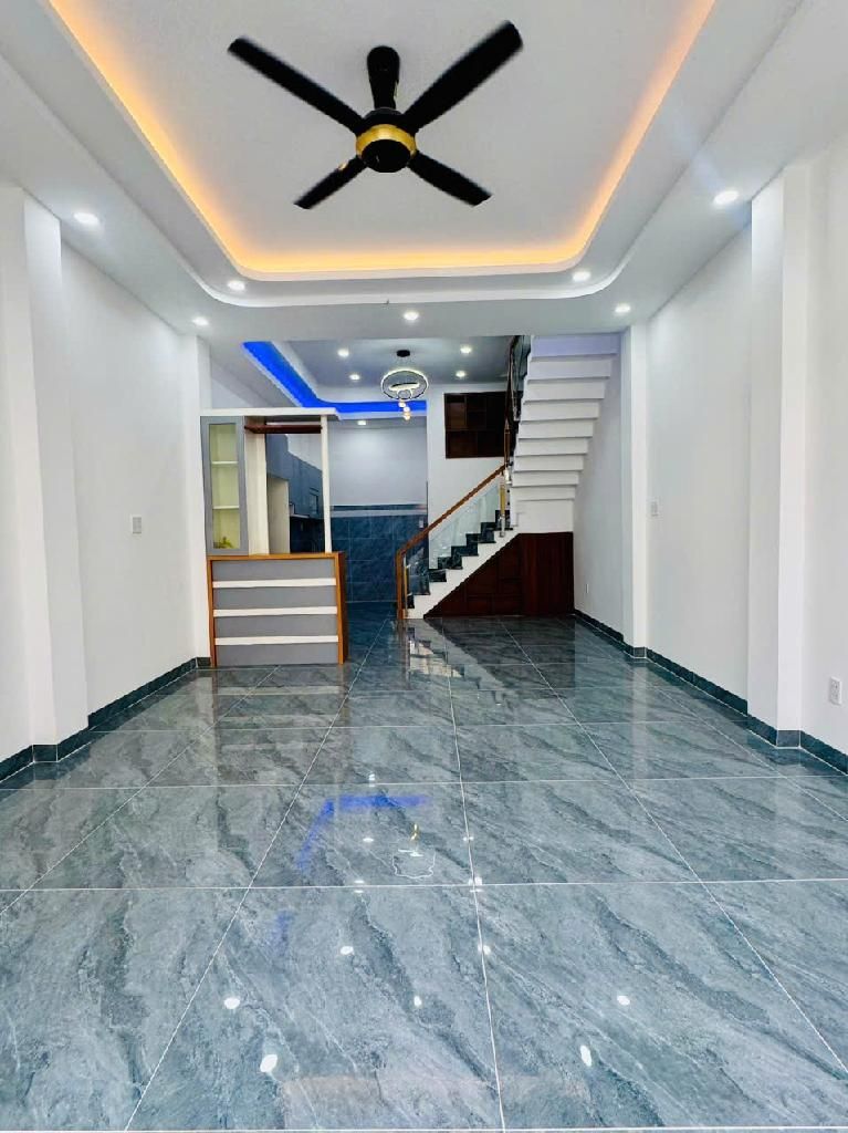  Bán nhà 50m2 * 4 tầng  , HXH đường 8m , Lã Xuân Oai , Long Trường , Q9 , Giá chỉ 6 Tỷ TL 