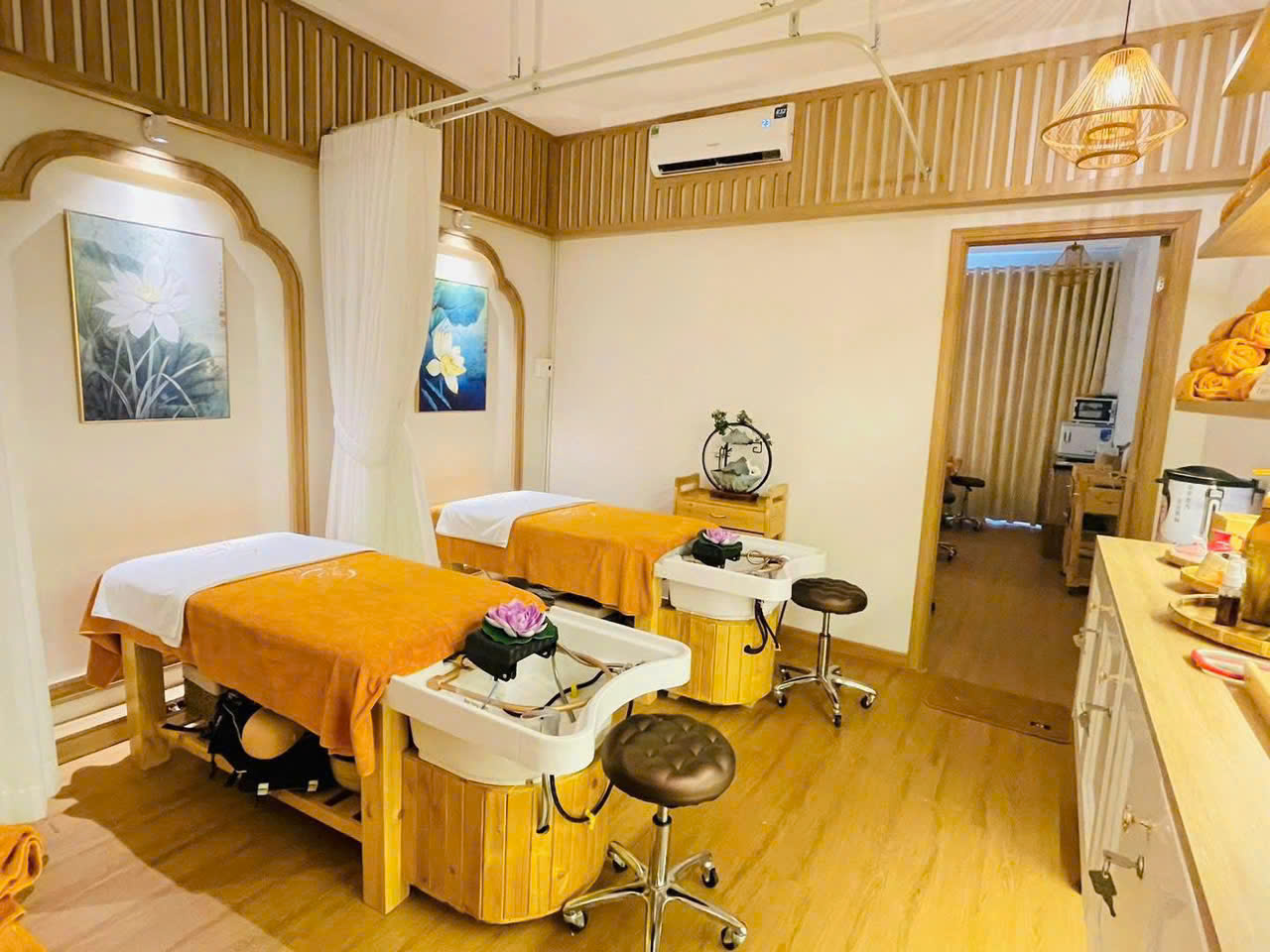  CHÍNH CHỦ SANG NHƯỢNG TIỆM SPA - TRƯƠNG QUỐC DUNG, PHÚ NHUẬN Vị trí trung tâm Phú Nhuận, giao thông thuận tiện 