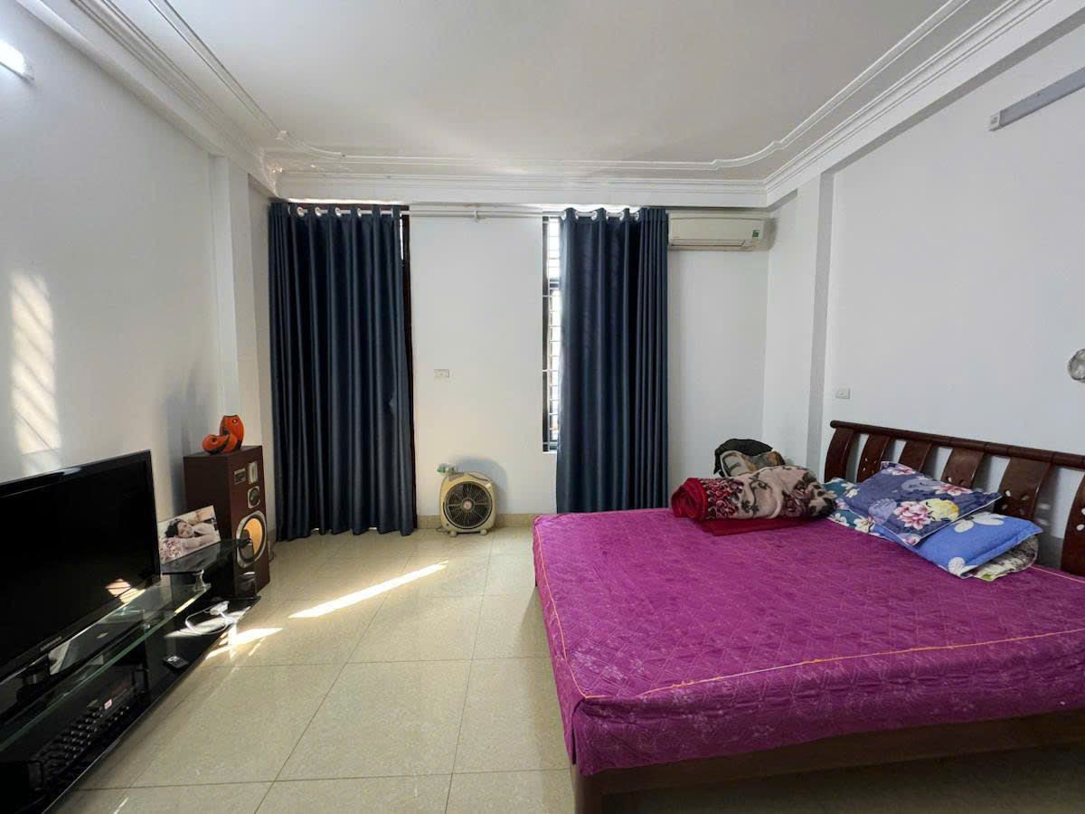  HÀO NAM NGÕ THÔNG - KINH DOANH - dt  39m2 6 tầng mặt tiền 4.6m Giá 14.3 tỷ 