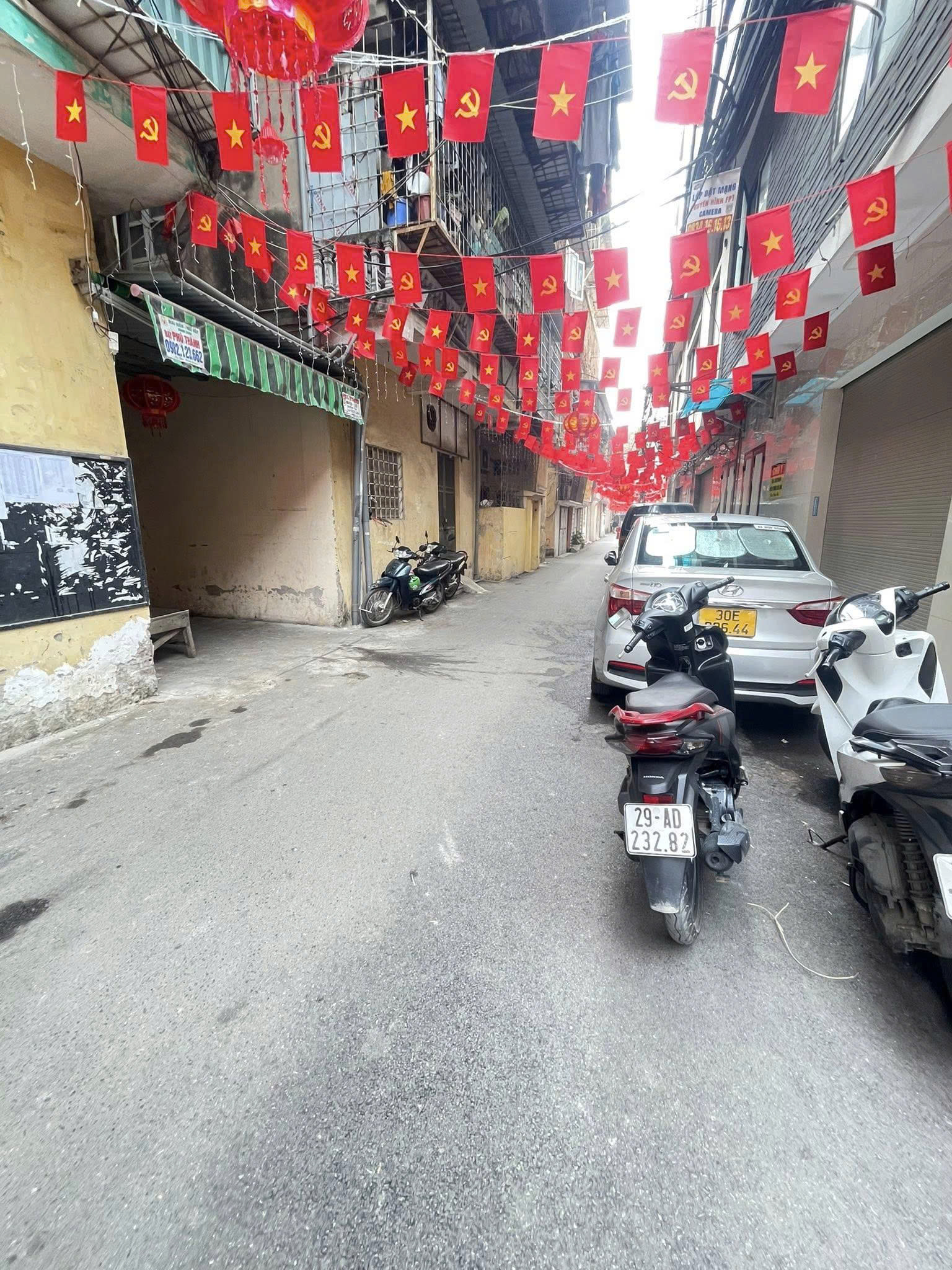  BÁN CĂN HỘ TẬP THỂ TẦNG 2 - KHU A13 THANH XUÂN BẮC - Ô tô đỗ Chân Cầu Thang - Vị trí đắc địa 