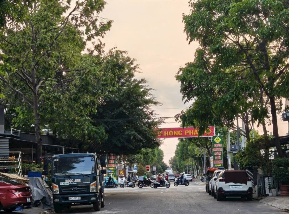  104. Cho thuê 1.000 m2 giáp Trần Hoàng Na 