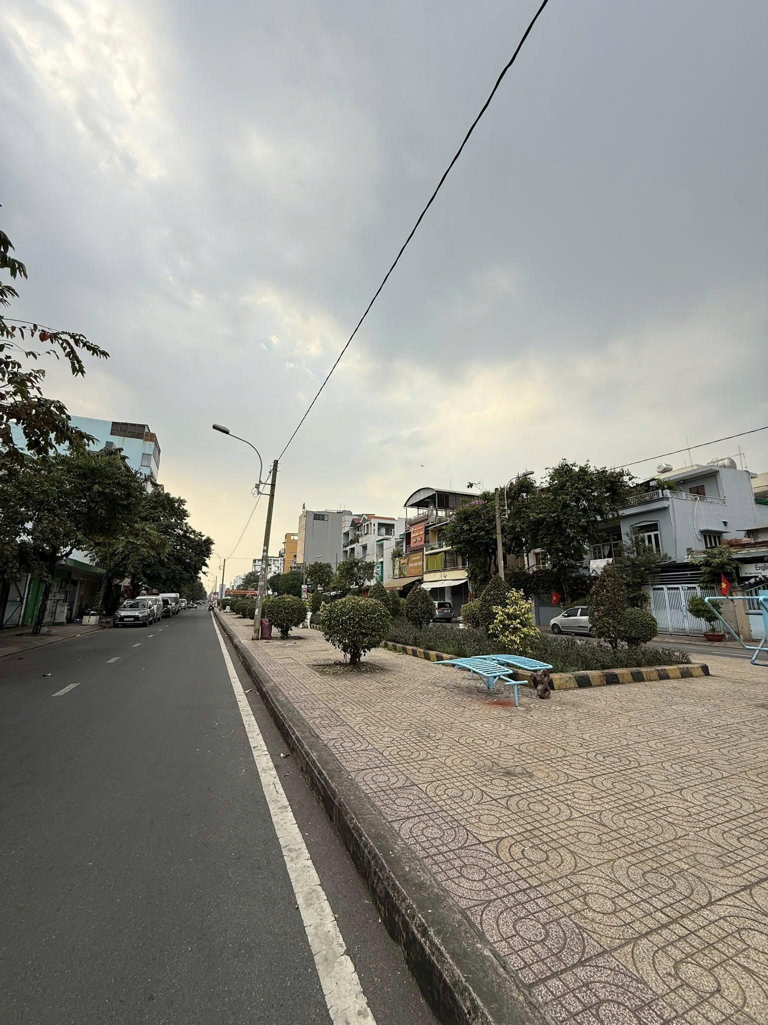  Bán nhà Mặt tiền Hiền Vương - thông ra Nguyễn Sơn, 4,1x20m, Cấp 4 - tiện xây, sổ A4, 12,5 tỷ. 