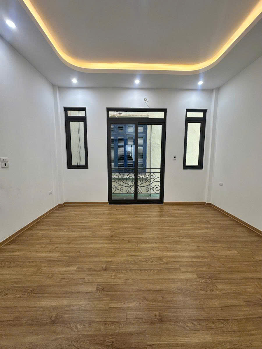  PHẠM VĂN ĐỒNG - 5 TẦNG THANG MÁY - NGÕ RỘNG 37m2 mặt tiền 4.3m Giá 10 tỷ 