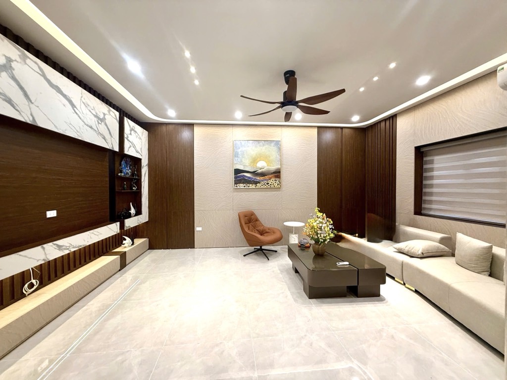  Bán nhà Giải Phóng, Hoàng Mai, Lô góc, ô tô, Thang Máy, Kinh doanh, 73m2, 20.8 tỷ(CTL) 