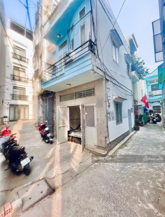  Chính chủ bán nhà 2 tầng ở đường  Dương Quảng Hàm, hẻm thông, 3 phòng ngủ giá chỉ 4 tỷ còn bớt cho khách thiện chí. 