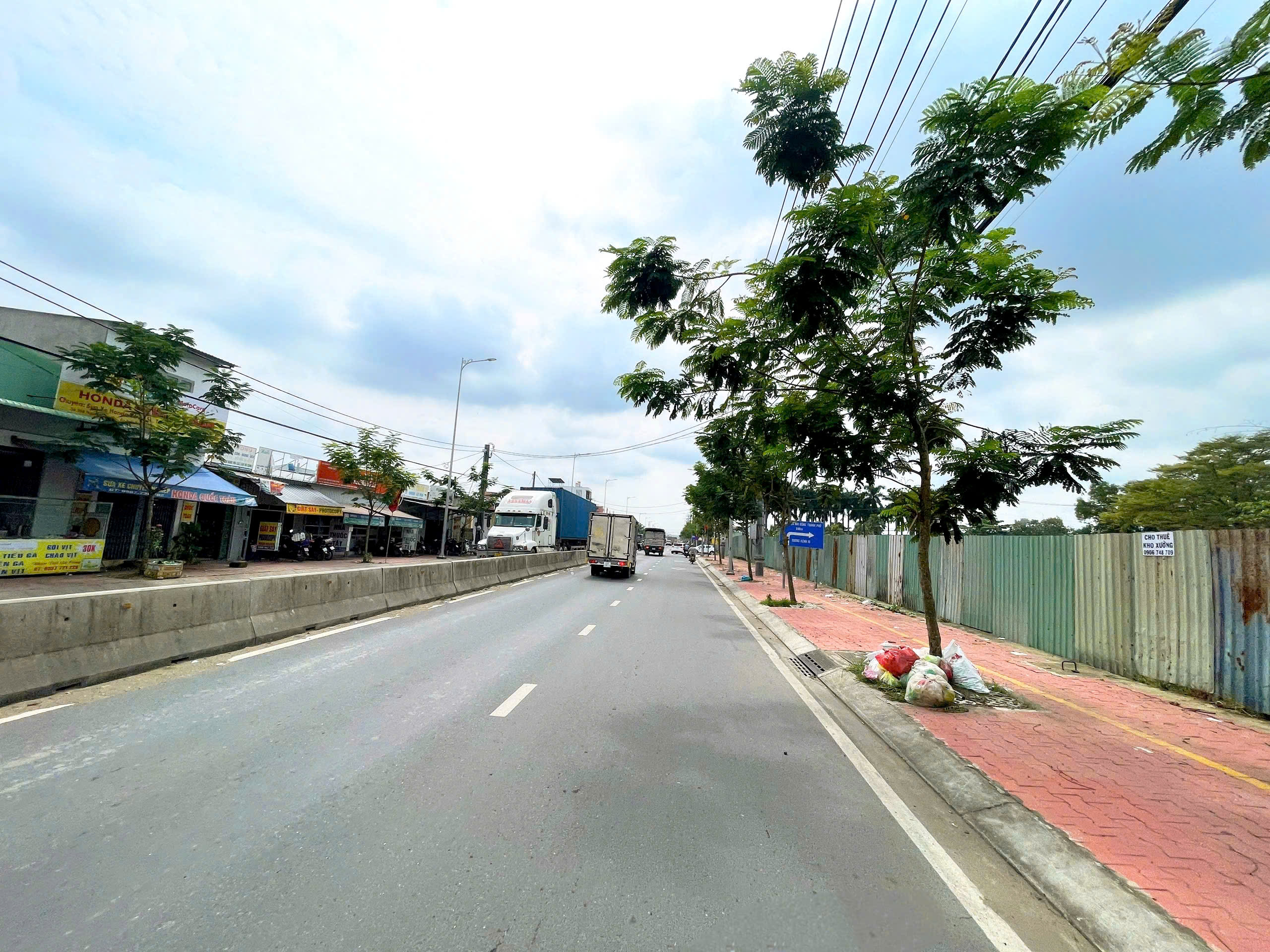  CHO THUÊ 617M2 NHÀ VÀ ĐẤT MT ĐƯỜNG NGUYỄN CỮU PHÚ 