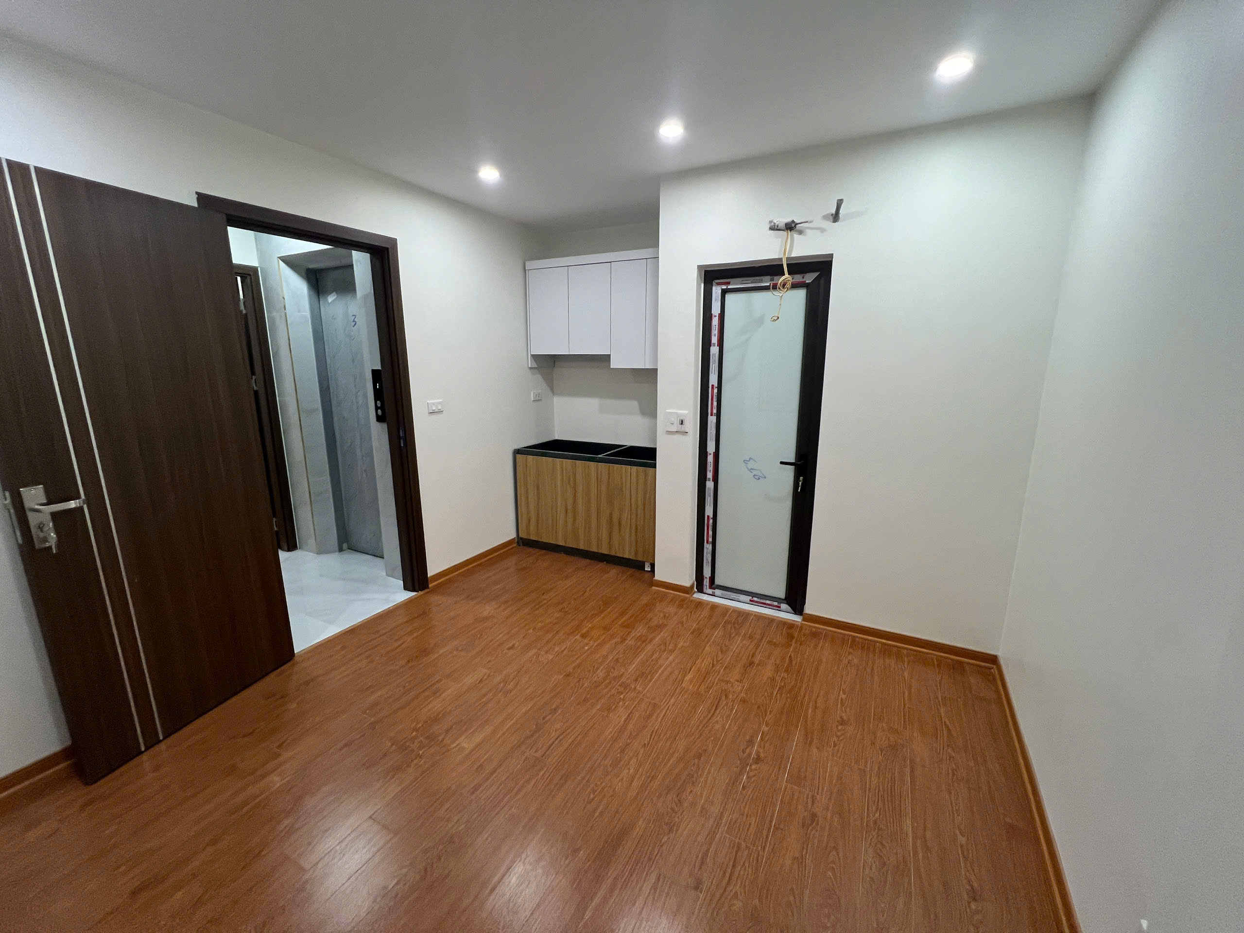  Chính chủ bán nhà mới xây 51m2 x 7 tầng thang máy, 11 phòng ngủ, vs khép kín có bếp nấu ăn 