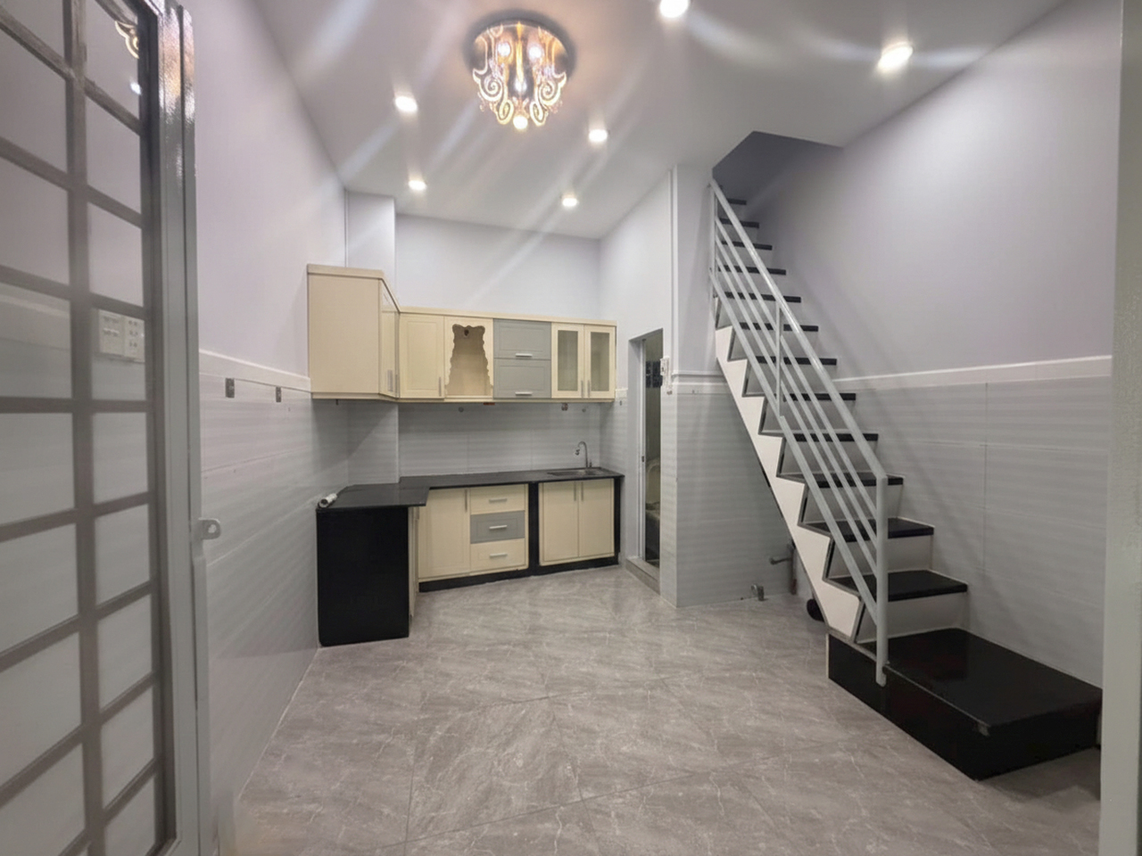  D2087 ⚡️ nhà Trần Hưng Đạo Q5, SHR, Vuông, 3 tầng, 2.x tỷ 