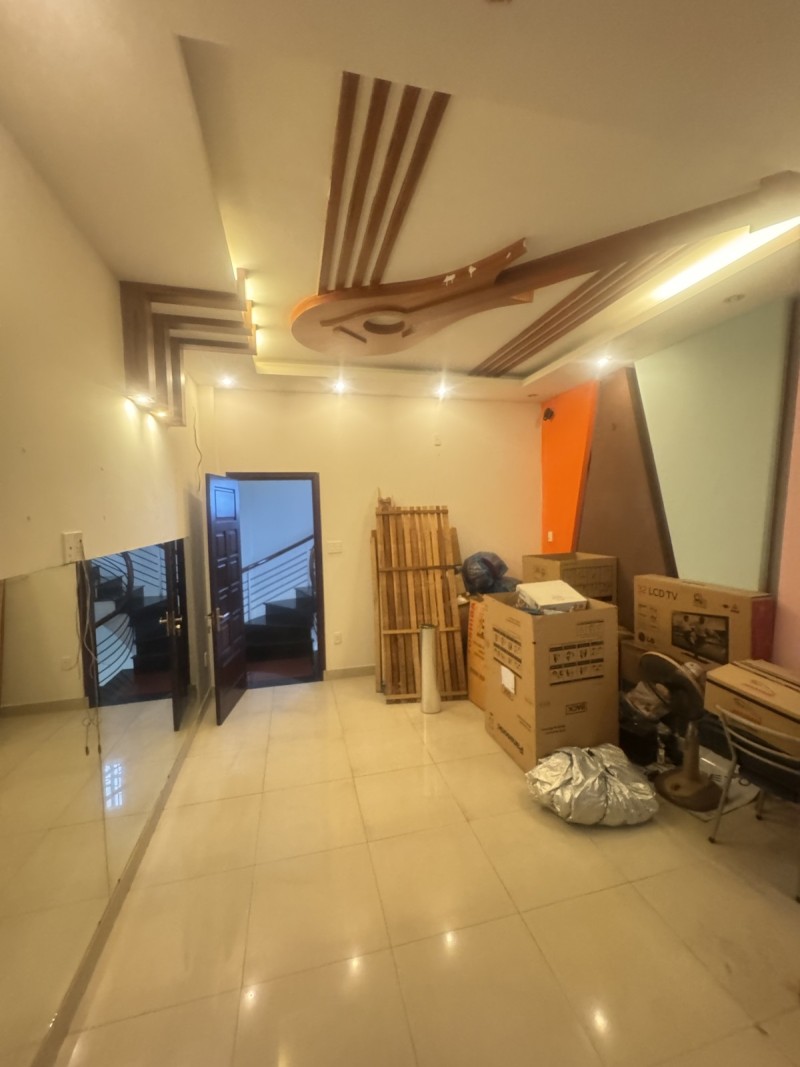  ♥ Đường Ô tô đậu, Nguyễn Văn Linh, 64m2, 4 tầng đúc, đang kinh doanh, 7.xx tỷ 