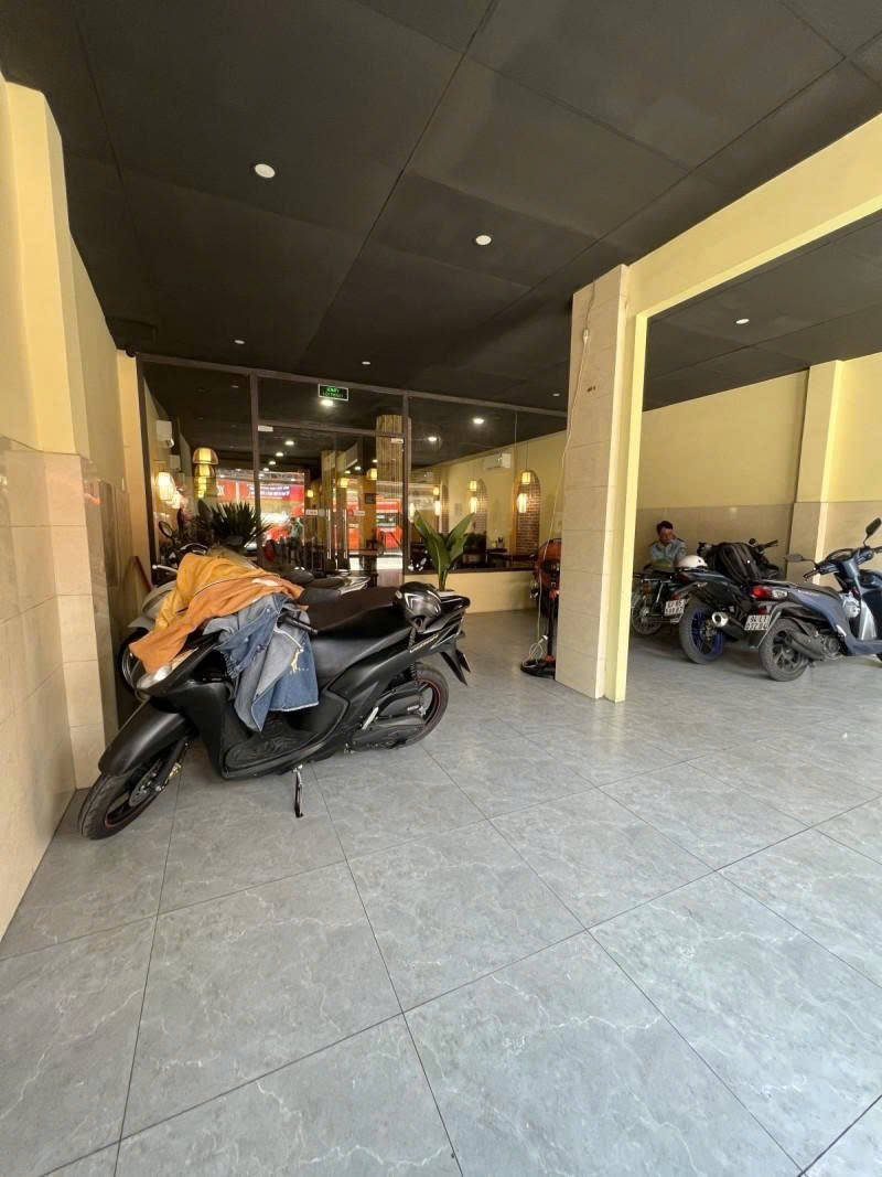  Bán nhà Mặt tiền Cộng Hòa - giao Hoàng Hoa Thám, 7,5x40m, 2 Tầng cũ, HĐT 70tr. 51 tỷ. 