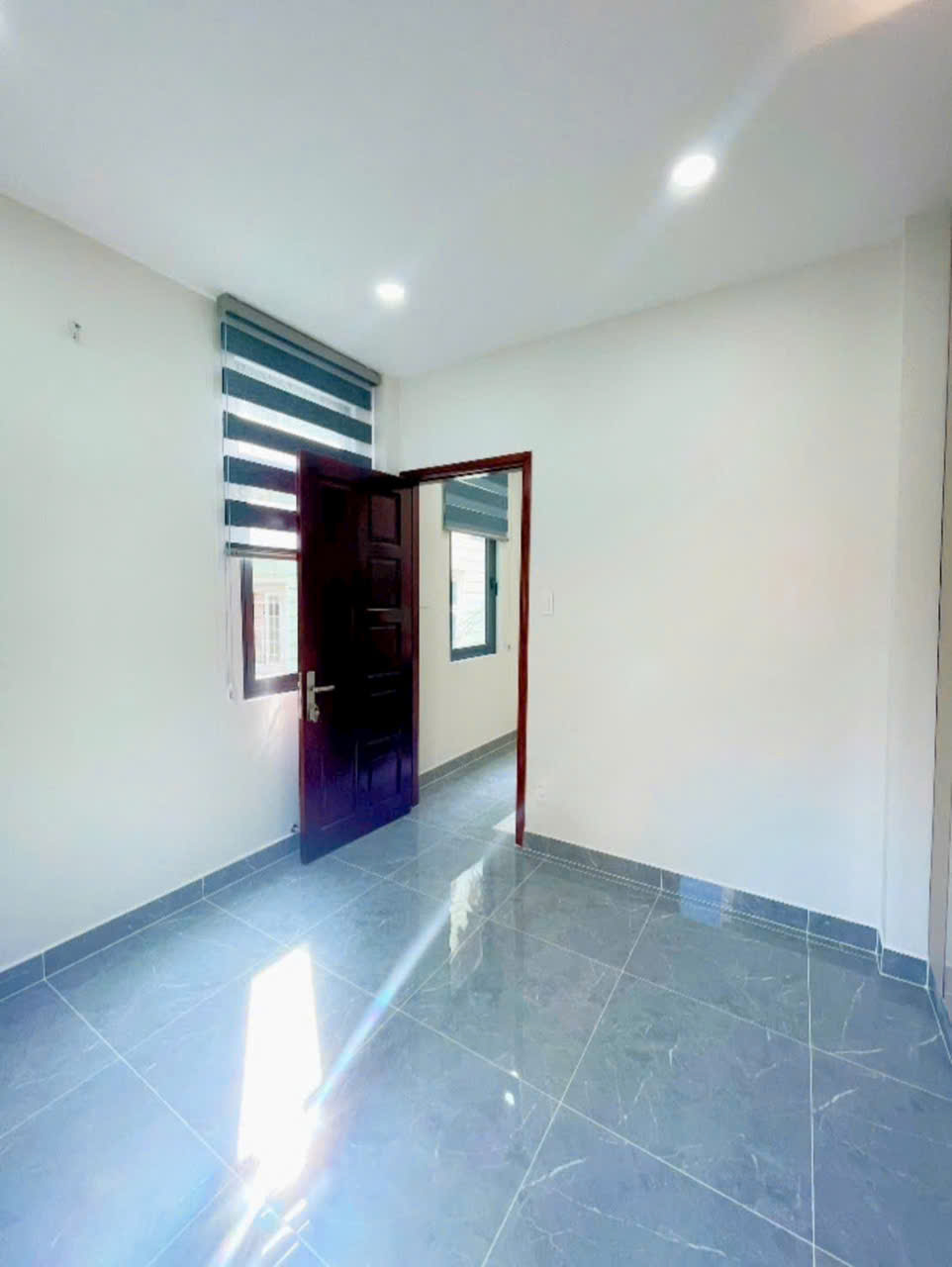  bán nhà ngay sát mặt tiền Hoàng Diệu  nhà mới 5 tấm 
trung tâm Q4 có 6 tỷ 