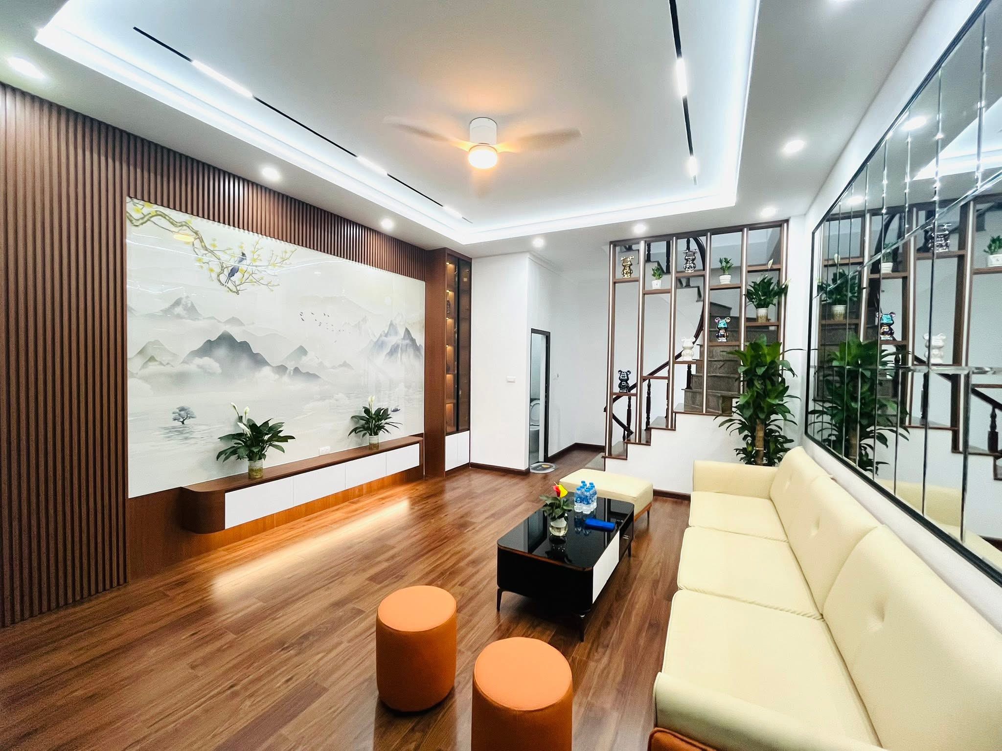  Nhà đẹp Phố Định Công Thượng- Lô góc- 35m*5tầng- Ô tô cách 10m-Gần trường,chợ- 10tỷ 